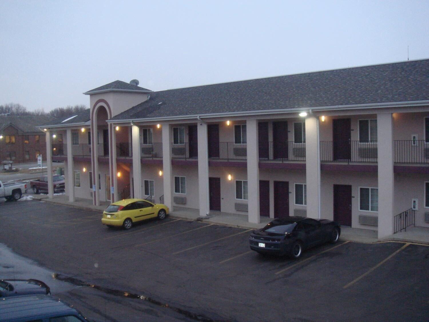 Vista Exterior Townhouse Inn & Suites
