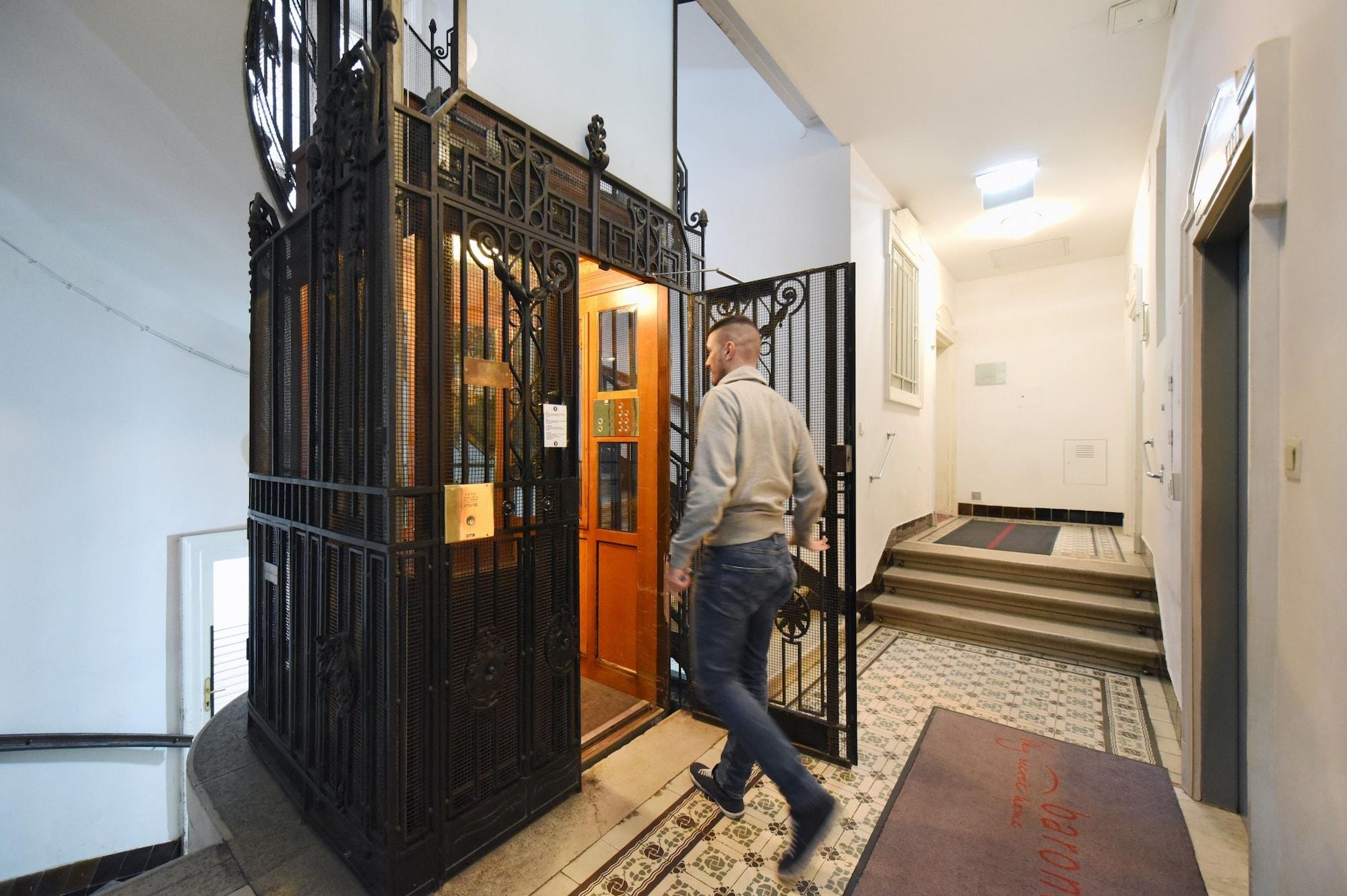 Varios Hotel Pension Baronesse