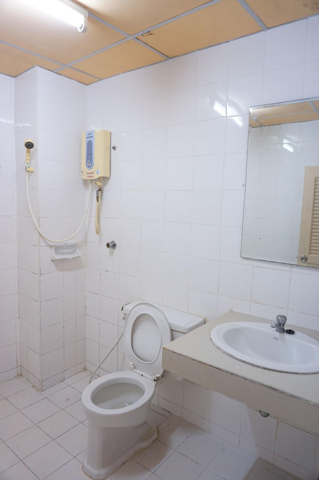 Equipamiento de Habitación Sri Chumphon Hotel