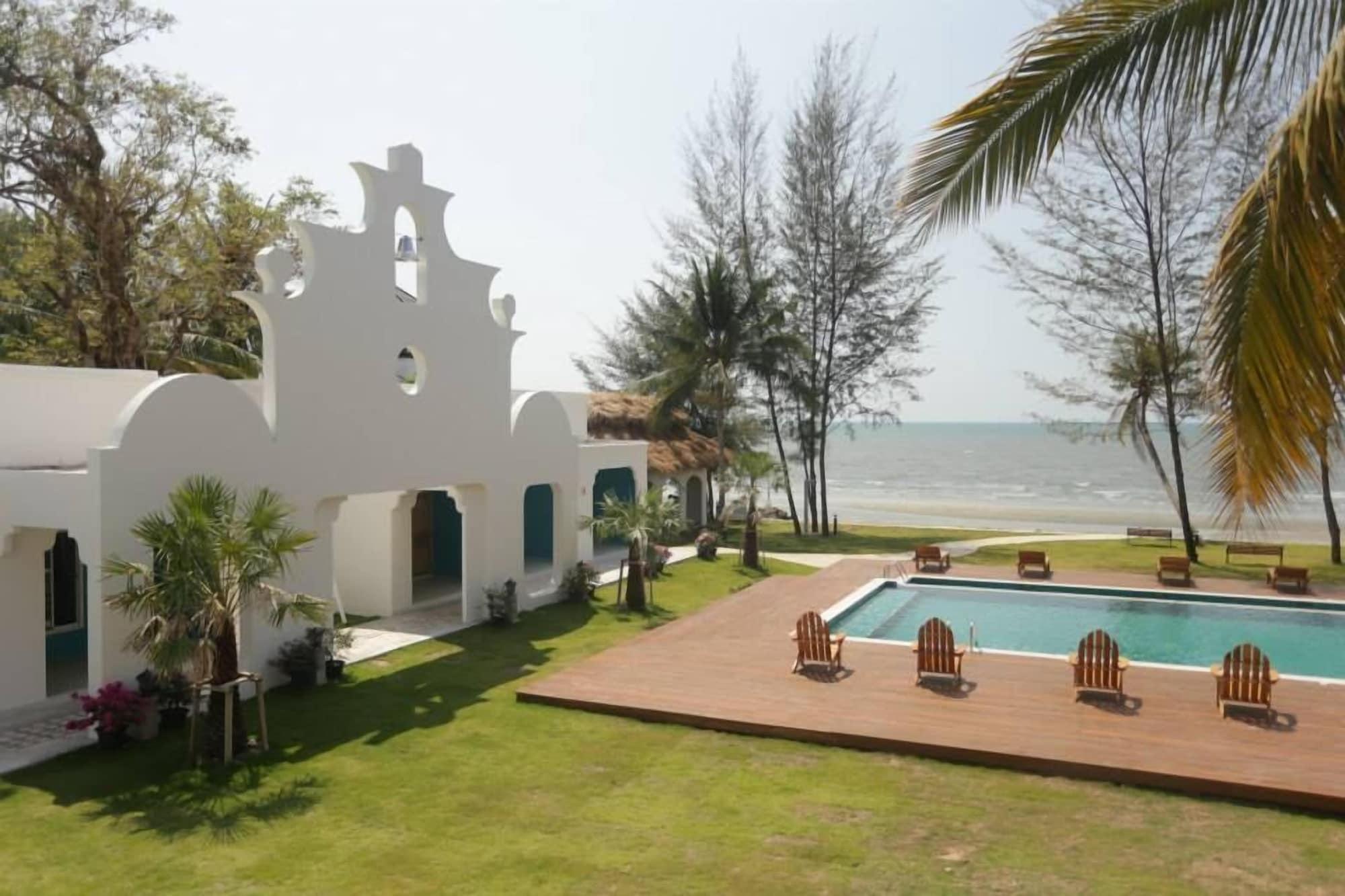 Varios Meet The Sea Resort