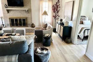 Alquiler Vacacional - Updated! Upper Canyon! The Burgundy Bungalow Cabin with Fireplace - Pet Friendly