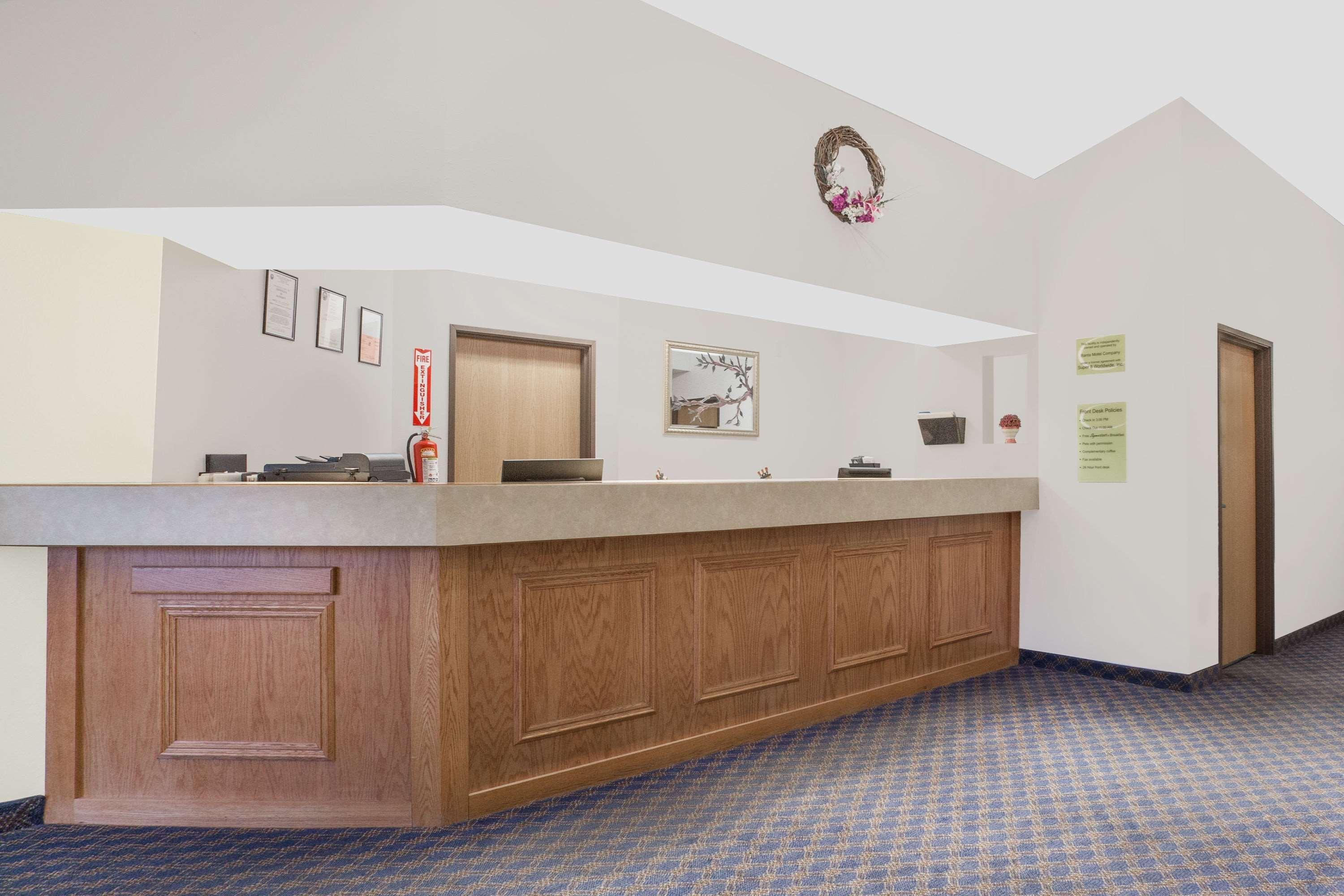 Vista Lobby Super 8 by Wyndham Cobleskill NY