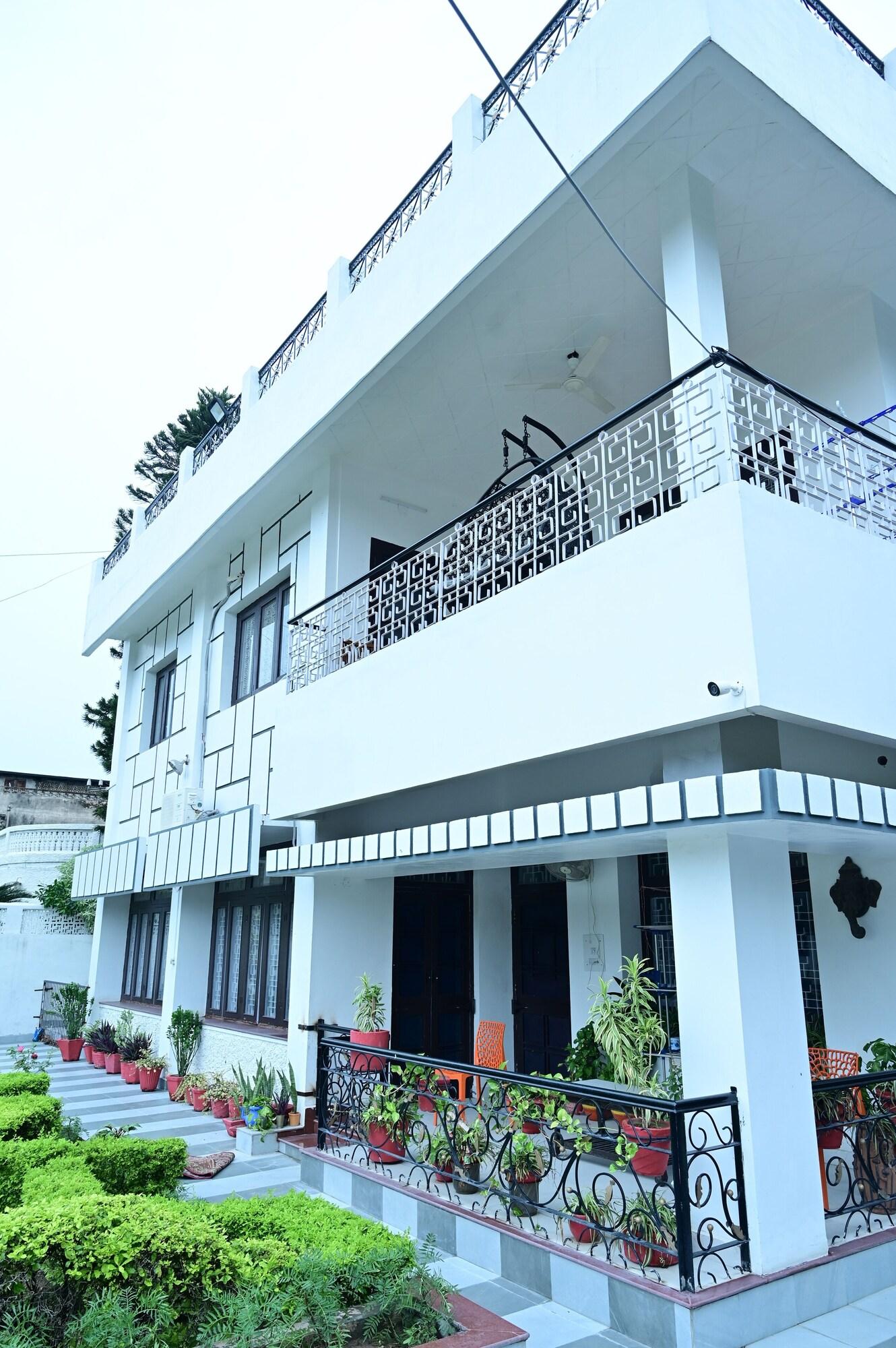 Varios Dhairya Villa Home Away From Home