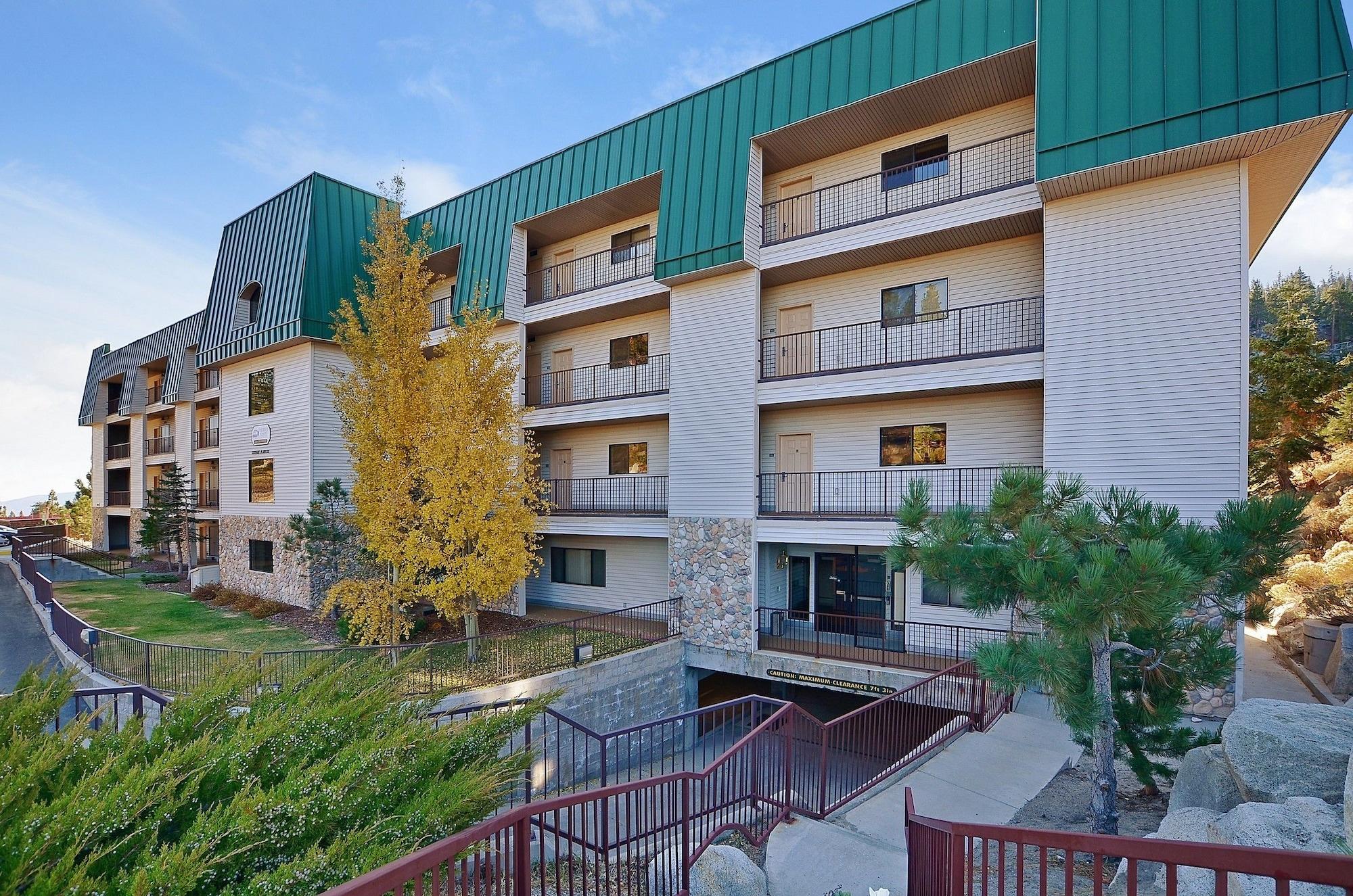 Vista Exterior Ridge Pointe