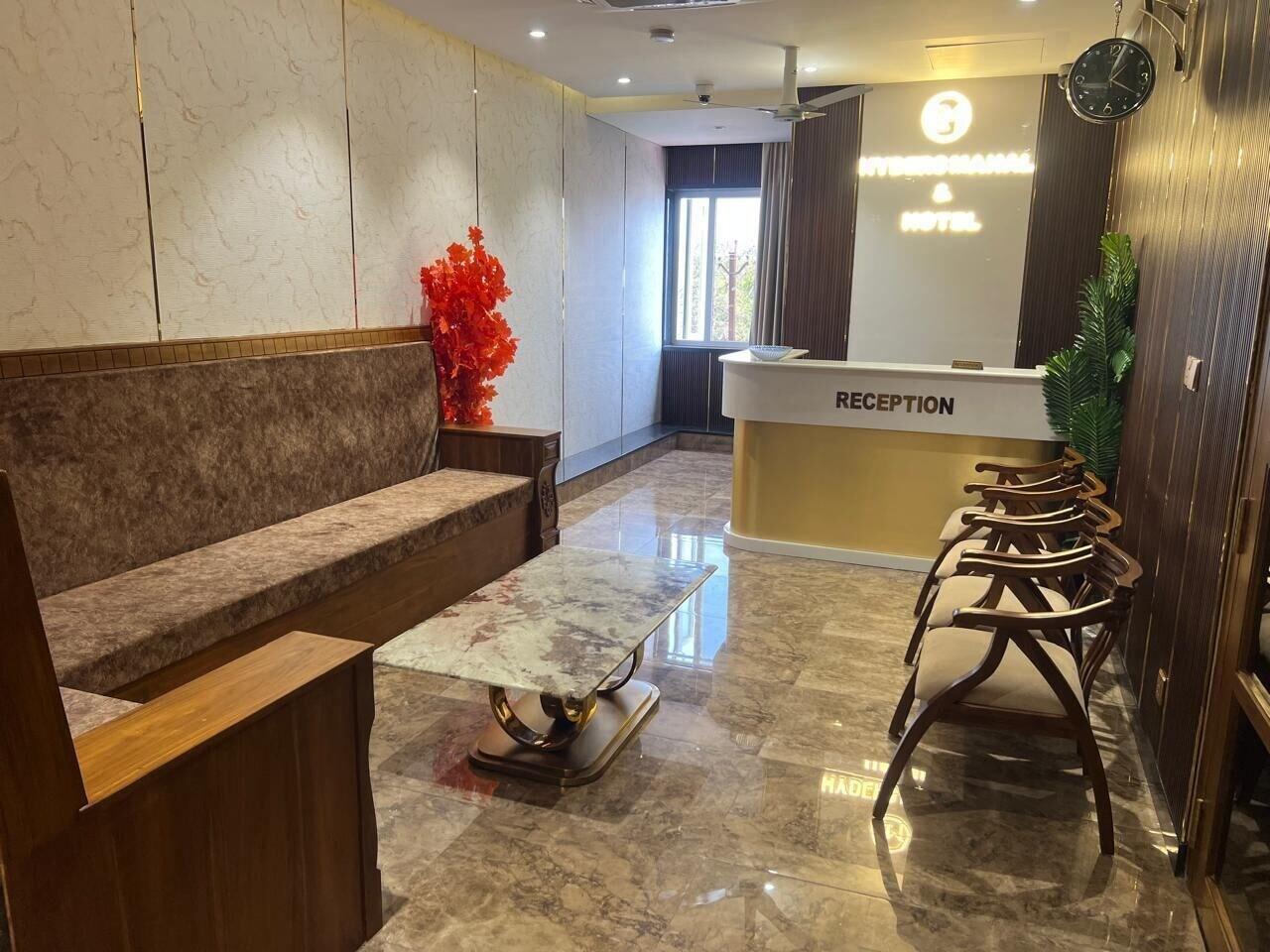 Varios Hyders Mahal and Hotel