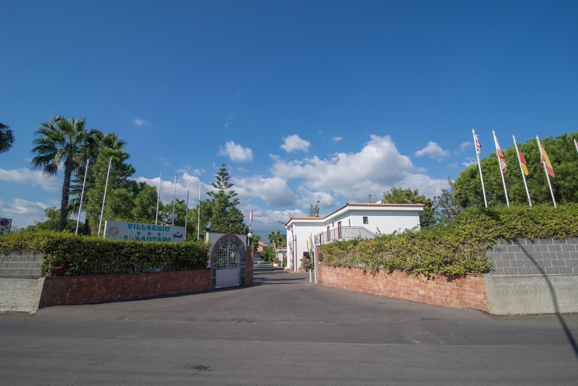 Vista Exterior Villaggio Alkantara