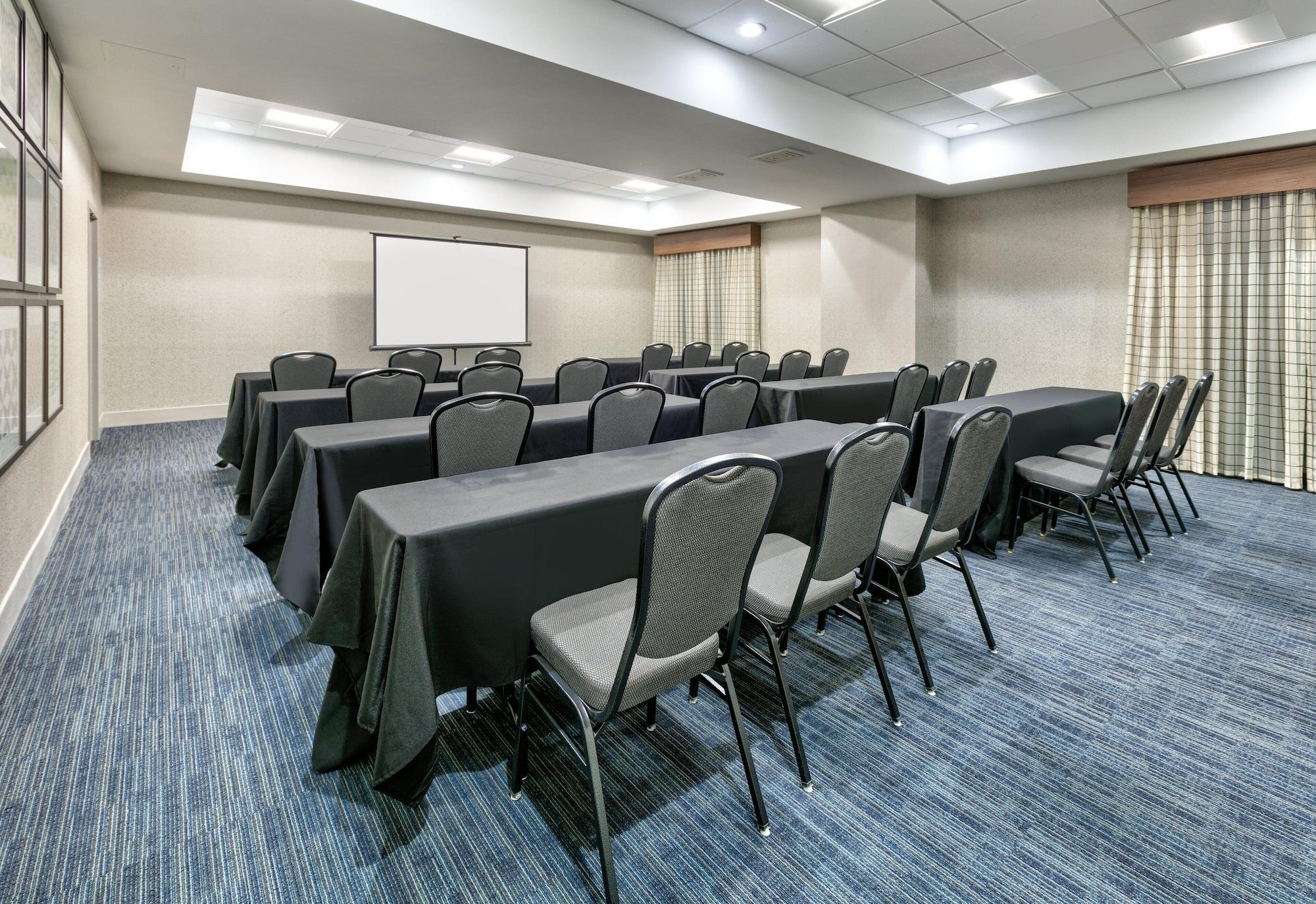 Sala de Reuniones Holiday Inn Express Hotel & Suites DFW Airport South by IHG