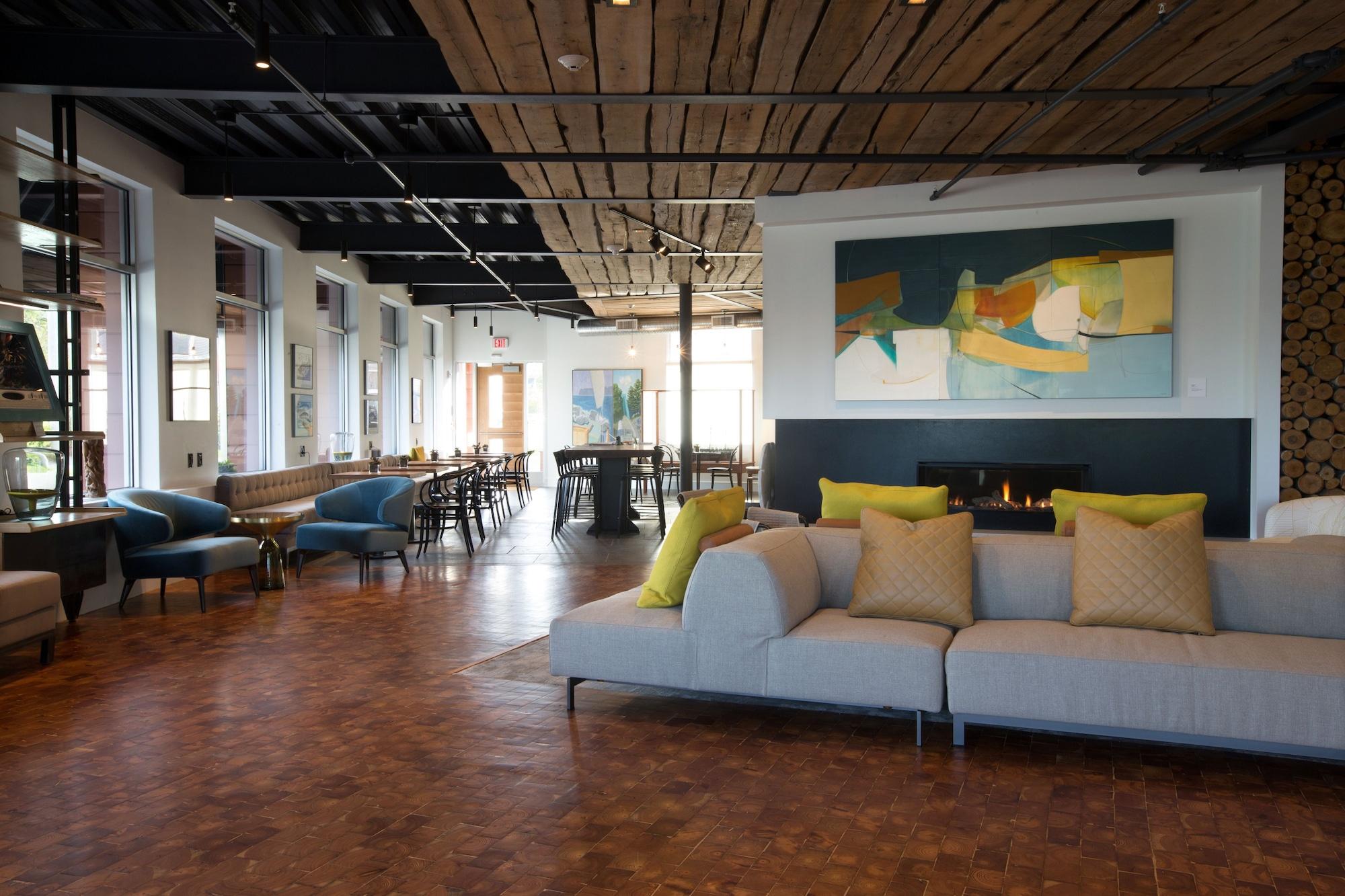Vista Lobby 250 Main Hotel