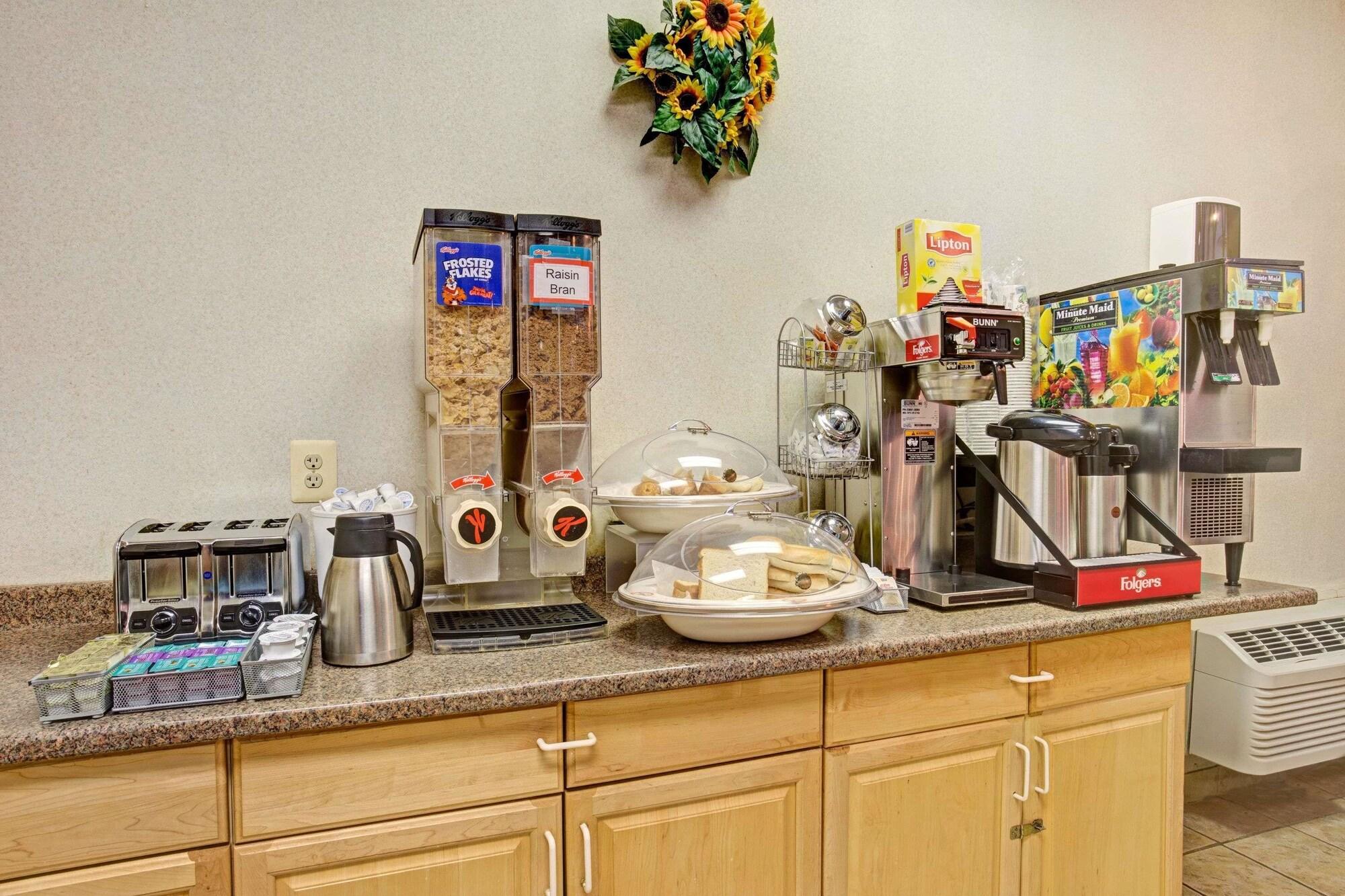 Restaurant Howard Johnson by Wyndham Pikesville