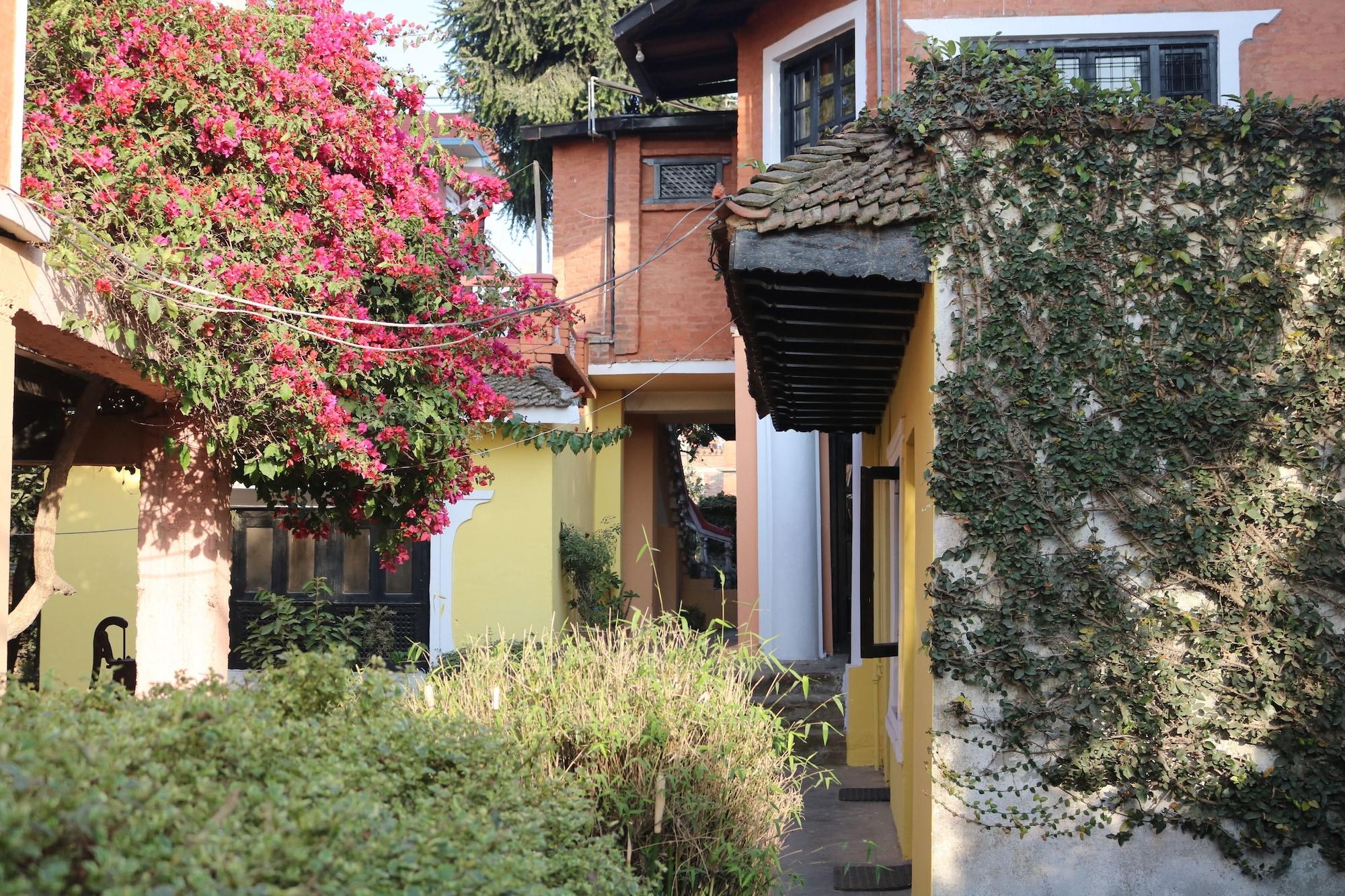 Vista Exterior Krishna House