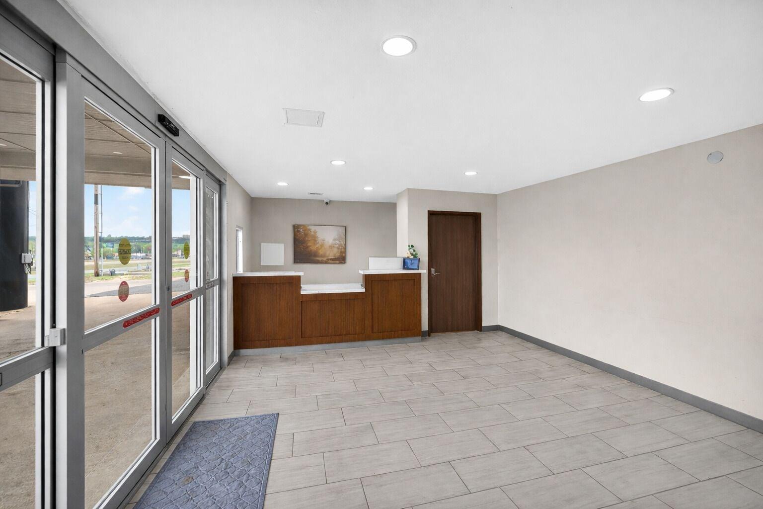Vista Lobby Budget Inn Muskogee