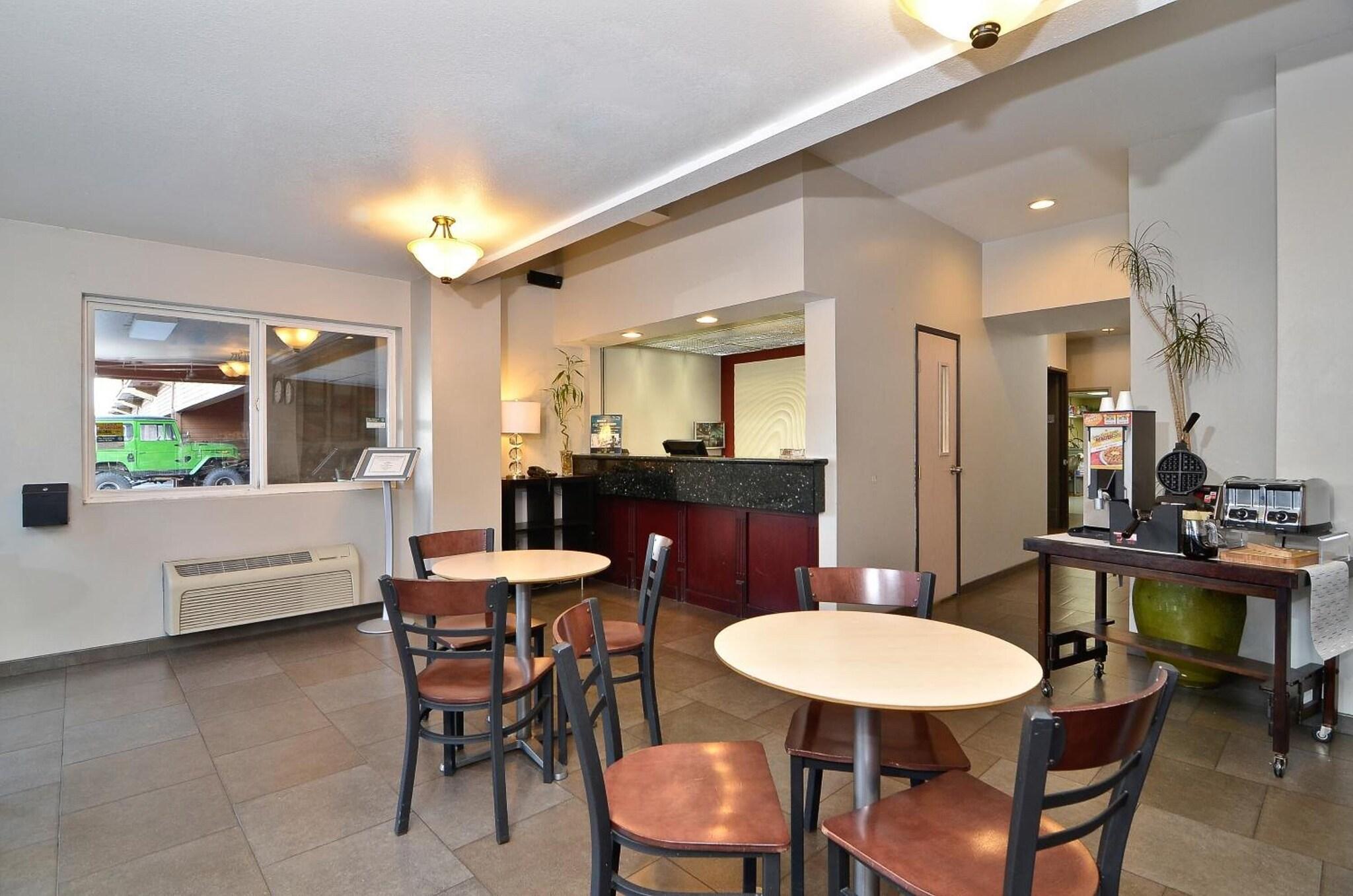 Restaurant Clackamas Inn & Suites