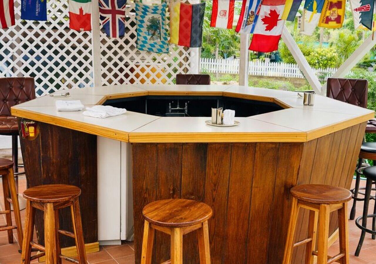 Bar/Salón Dennis' Hideaway