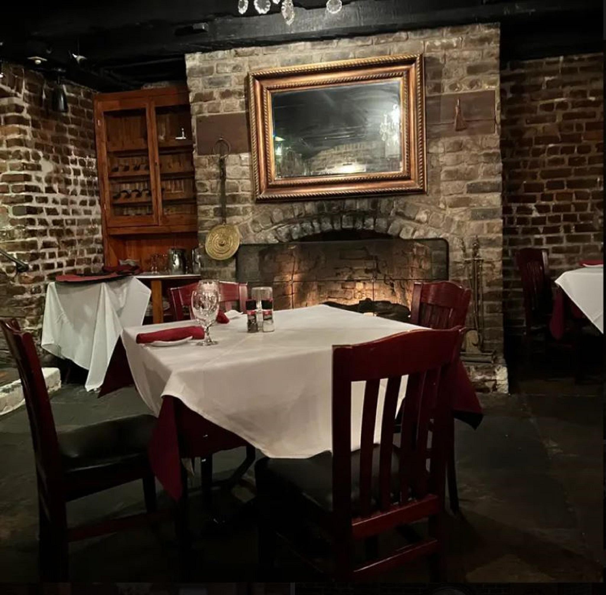 Restaurant 17Hundred90 Inn and Restaurant
