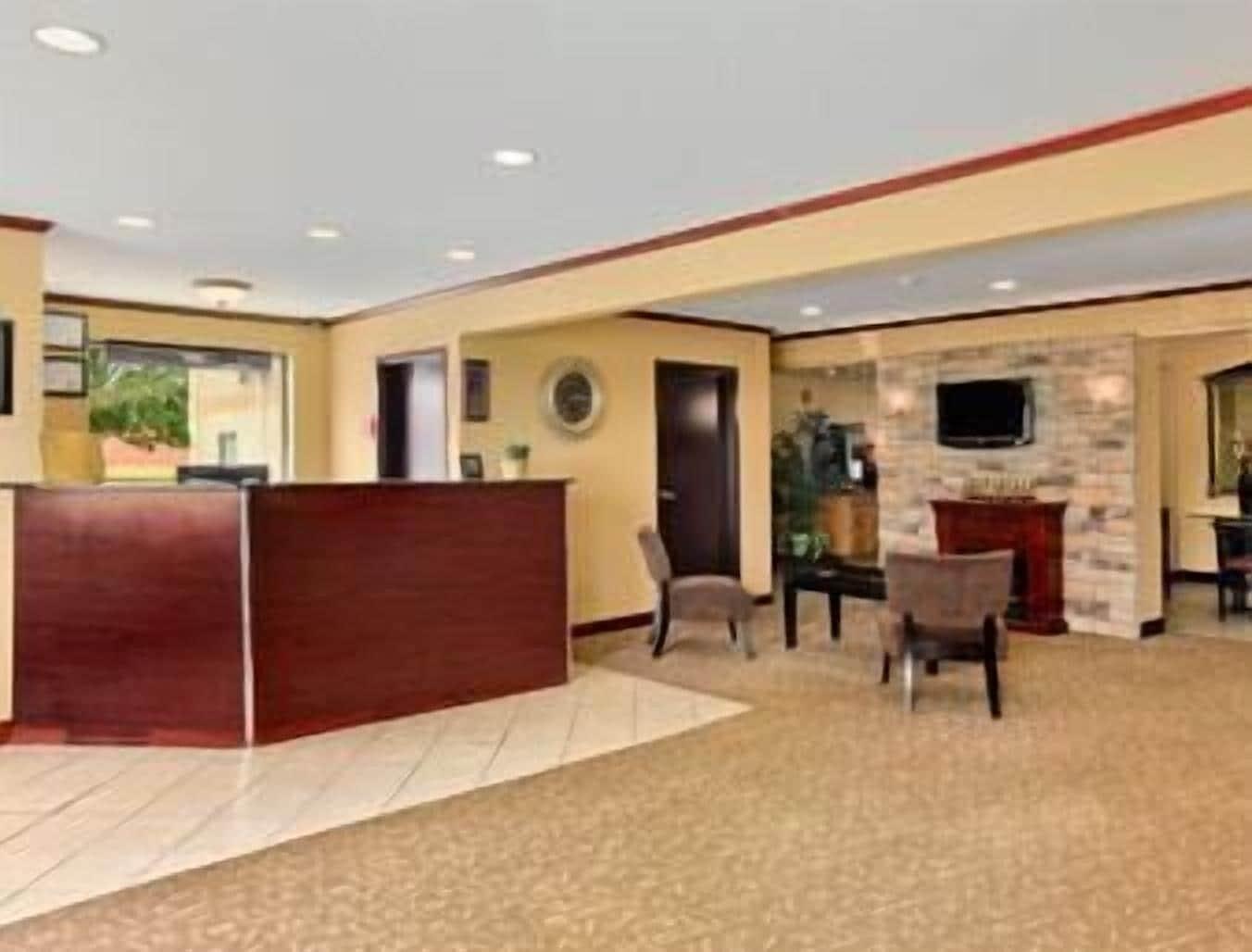 Vista Lobby Travelodge by Wyndham Lima OH