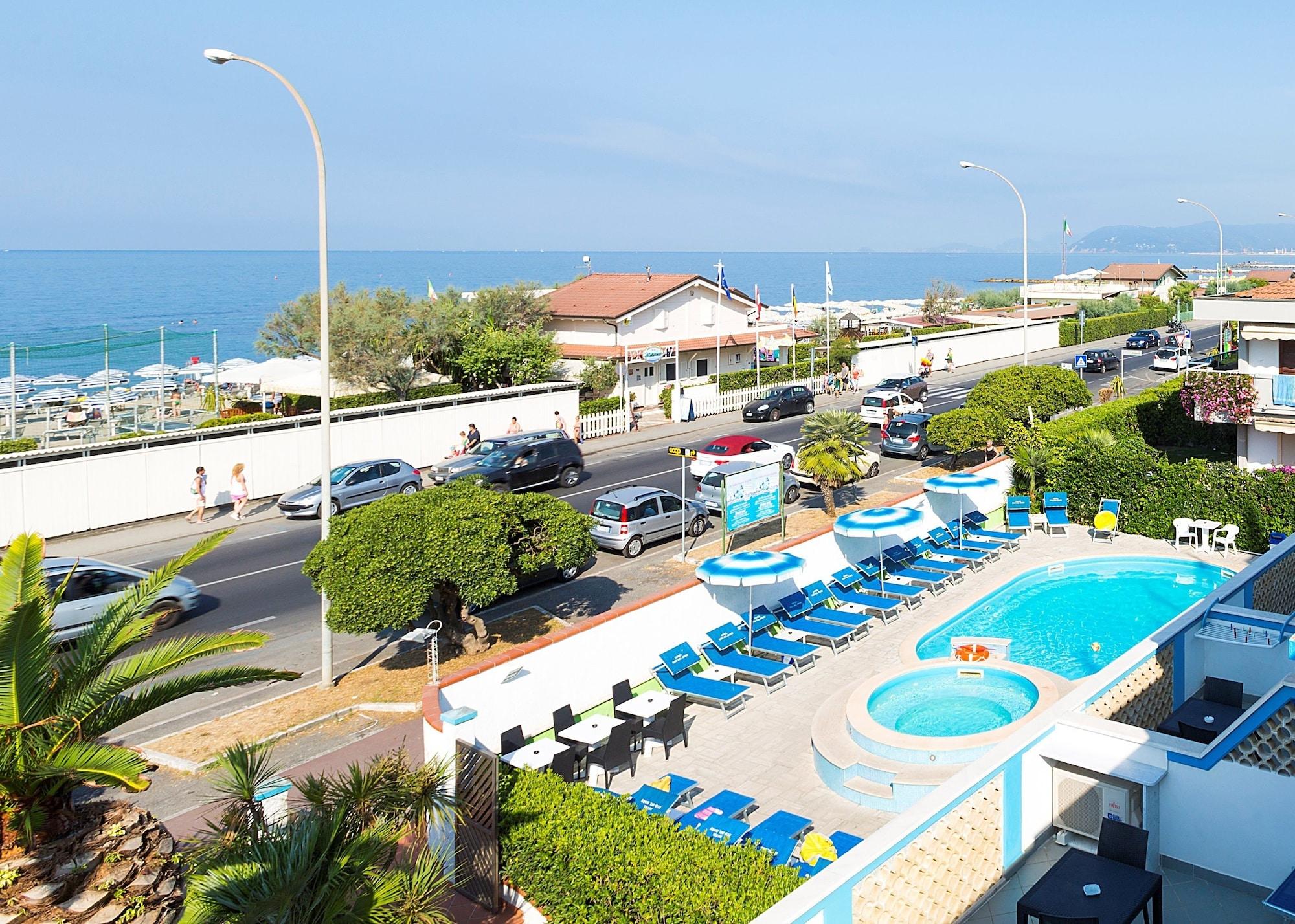 Vista Piscina Hotel Eco del Mare