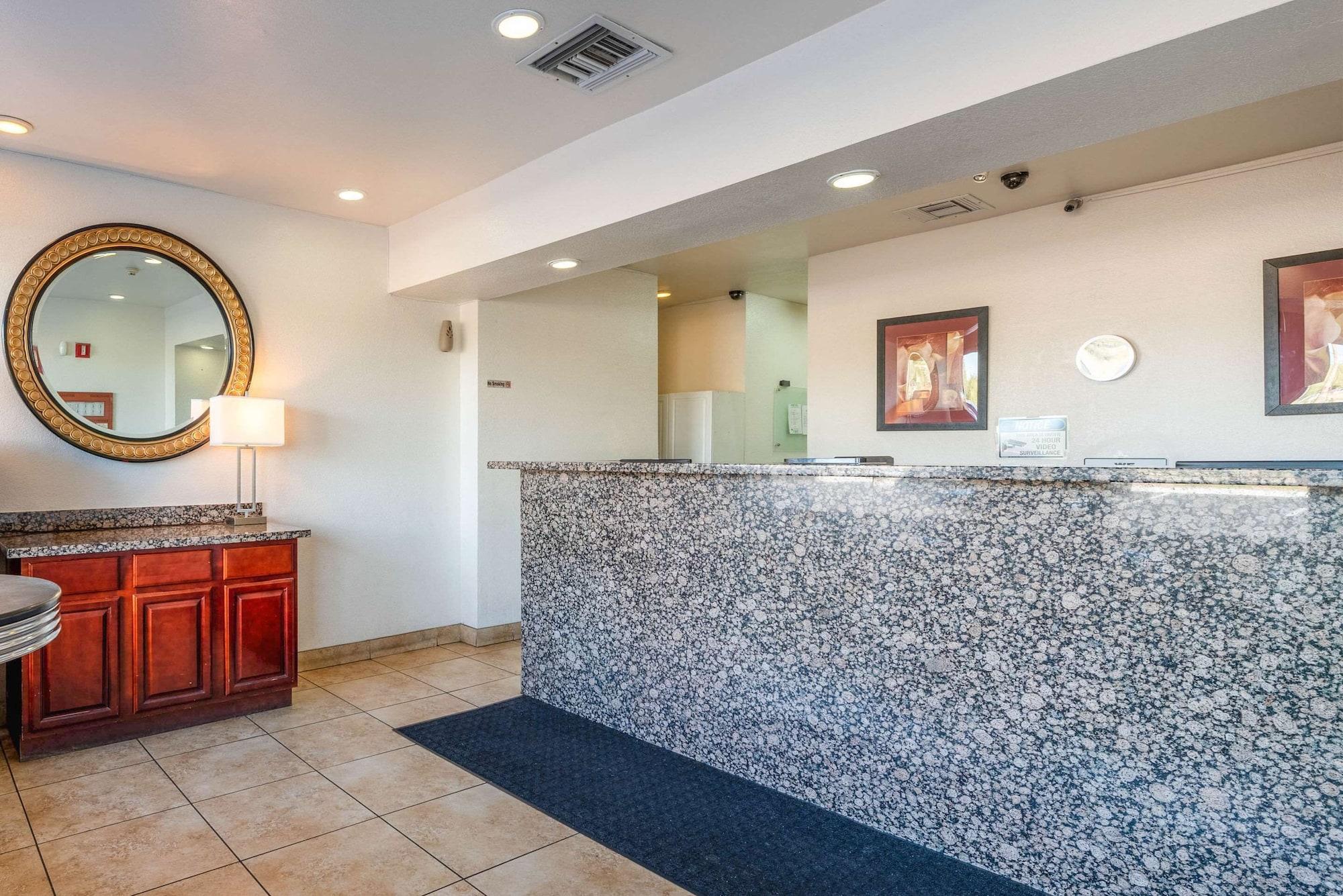 Vista Lobby Rodeway Inn Phoenix North I-17