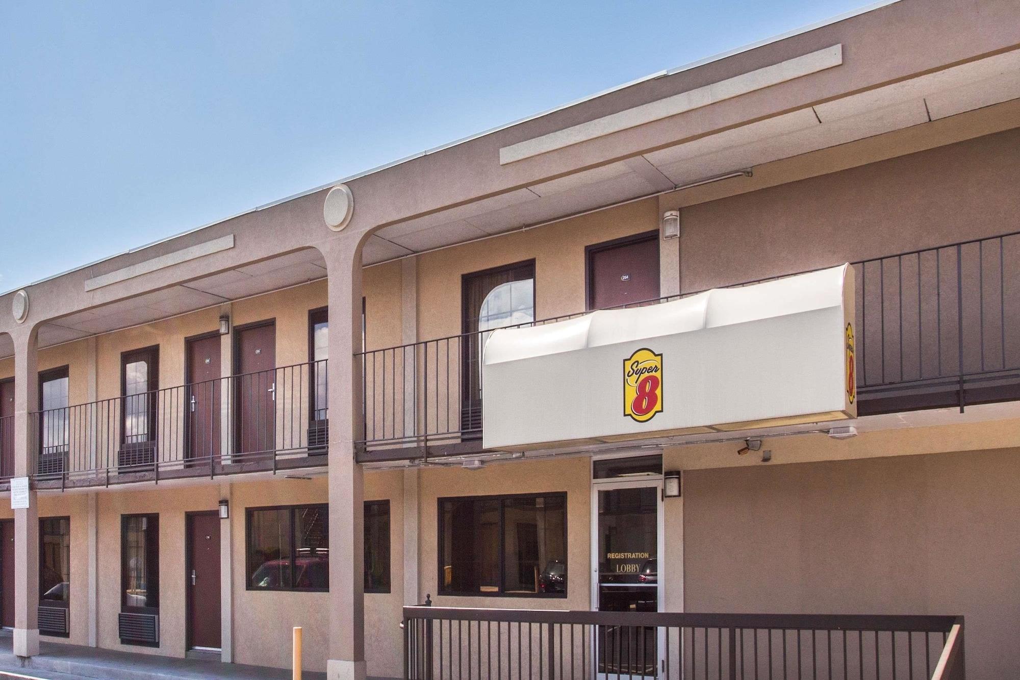 Vista Exterior Super 8 by Wyndham Camp Springs/Andrews AFB DC Area