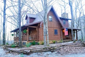 Alquiler Vacacional - Sitting on 20 beautiful acres, totally secluded, Just 6 miles from Helen, GA!