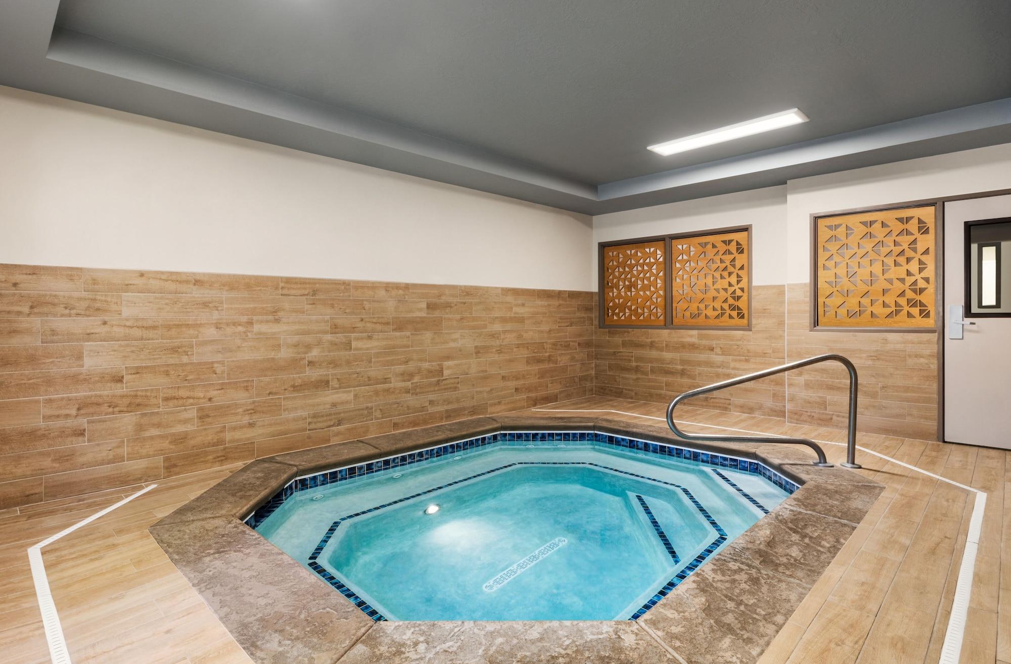 Spa Candlewood Suites Boise-Meridian by IHG