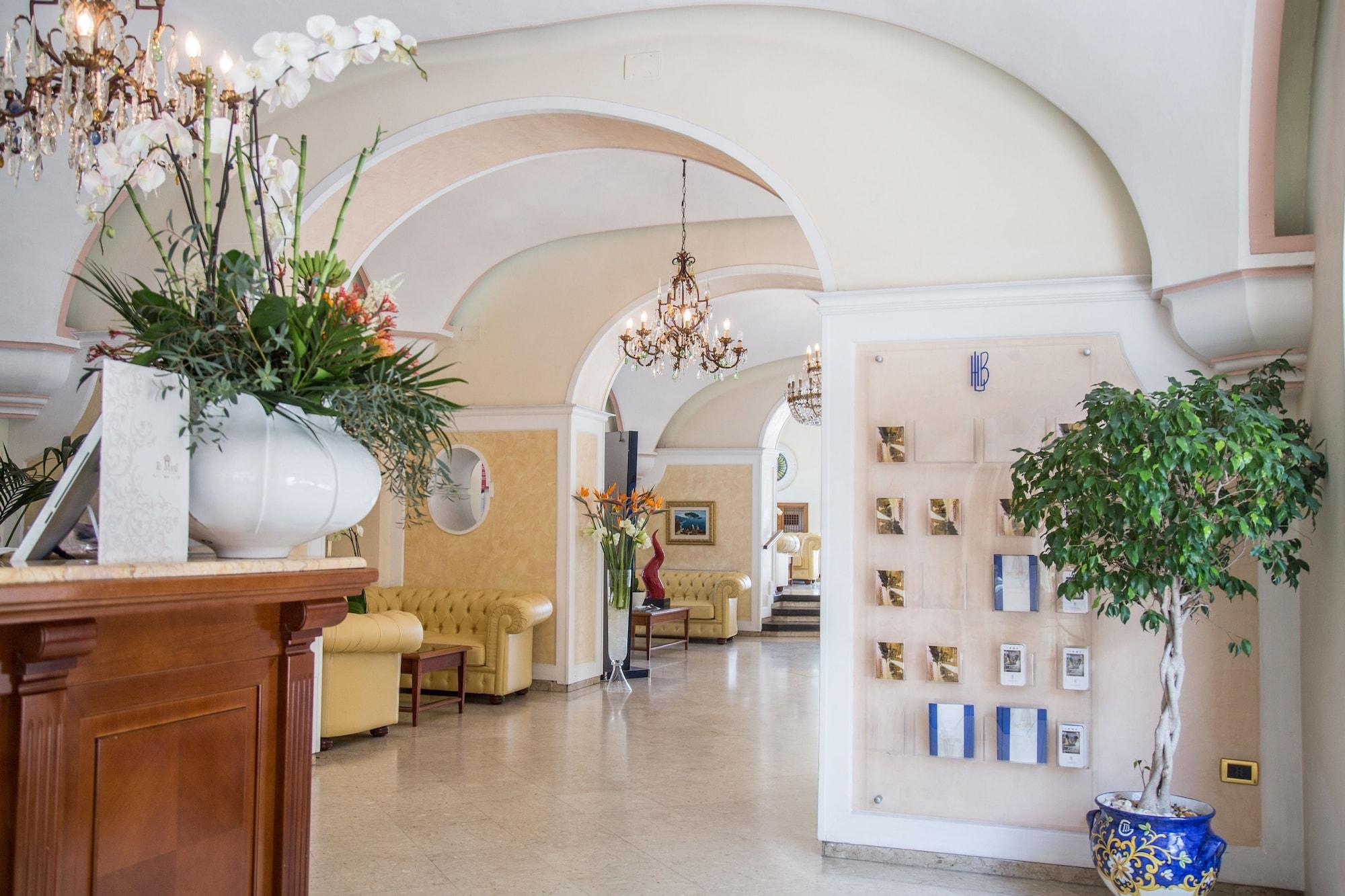 Vista Lobby Lloyd's Baia Hotel
