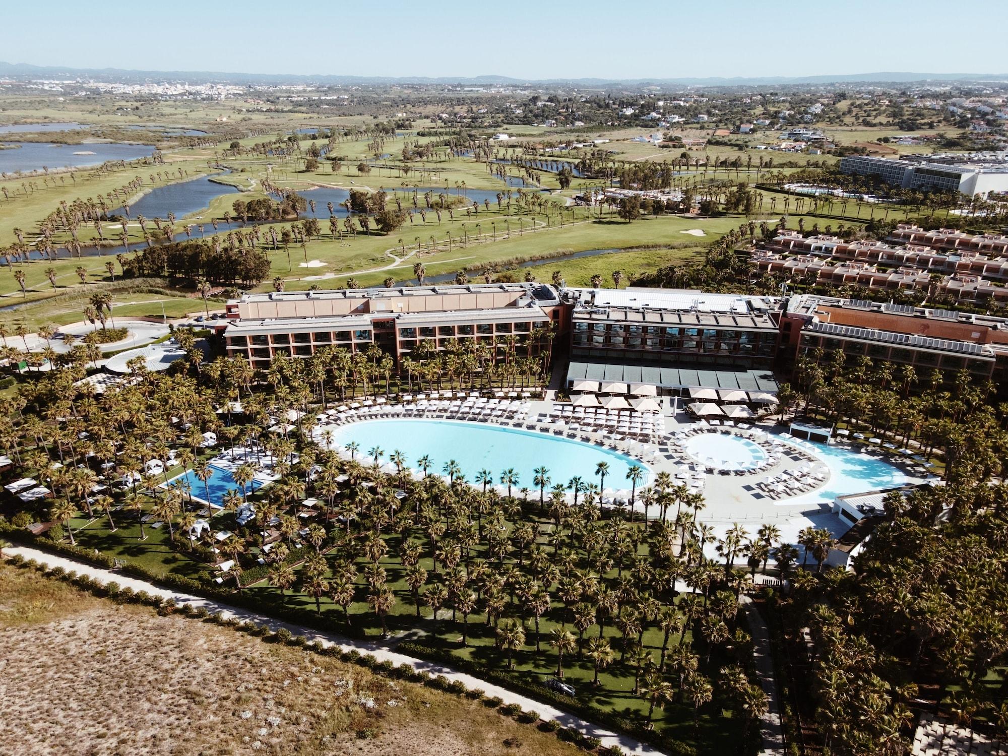 Vista Exterior Wine & Books by the Sea, Algarve Resort