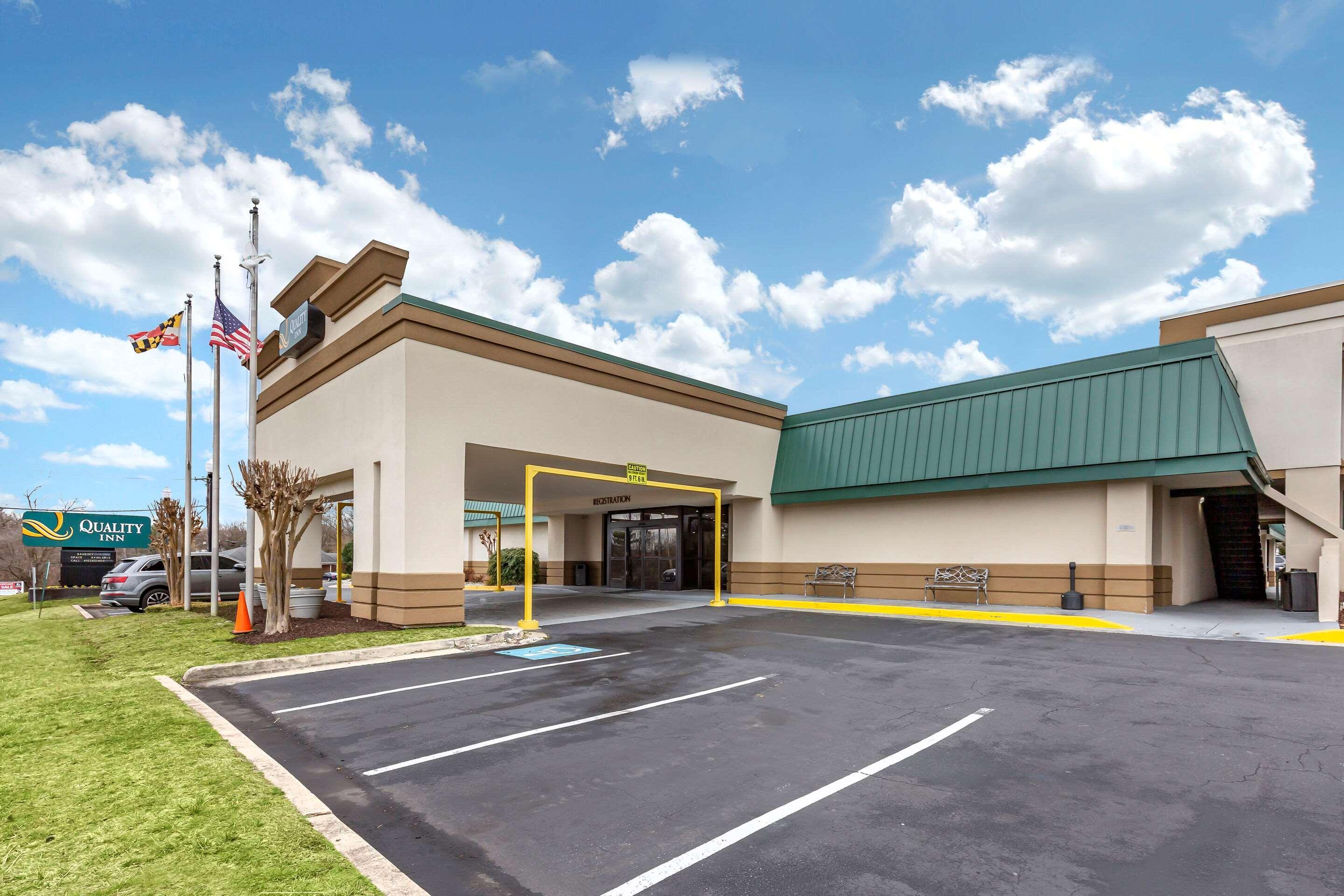 Vista Exterior Quality Inn Windsor Mill