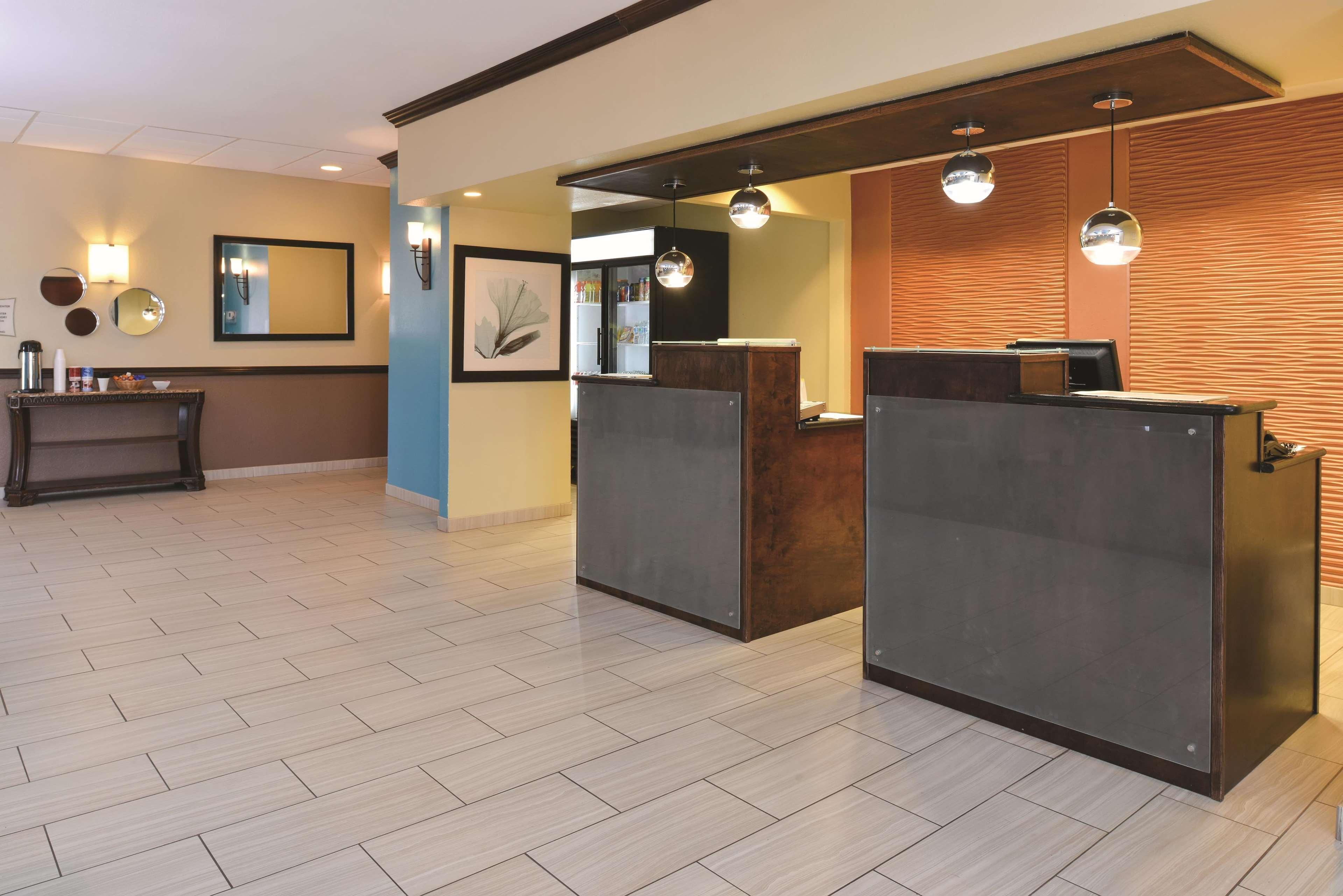 Vista Lobby La Quinta Inn & Suites Woodward