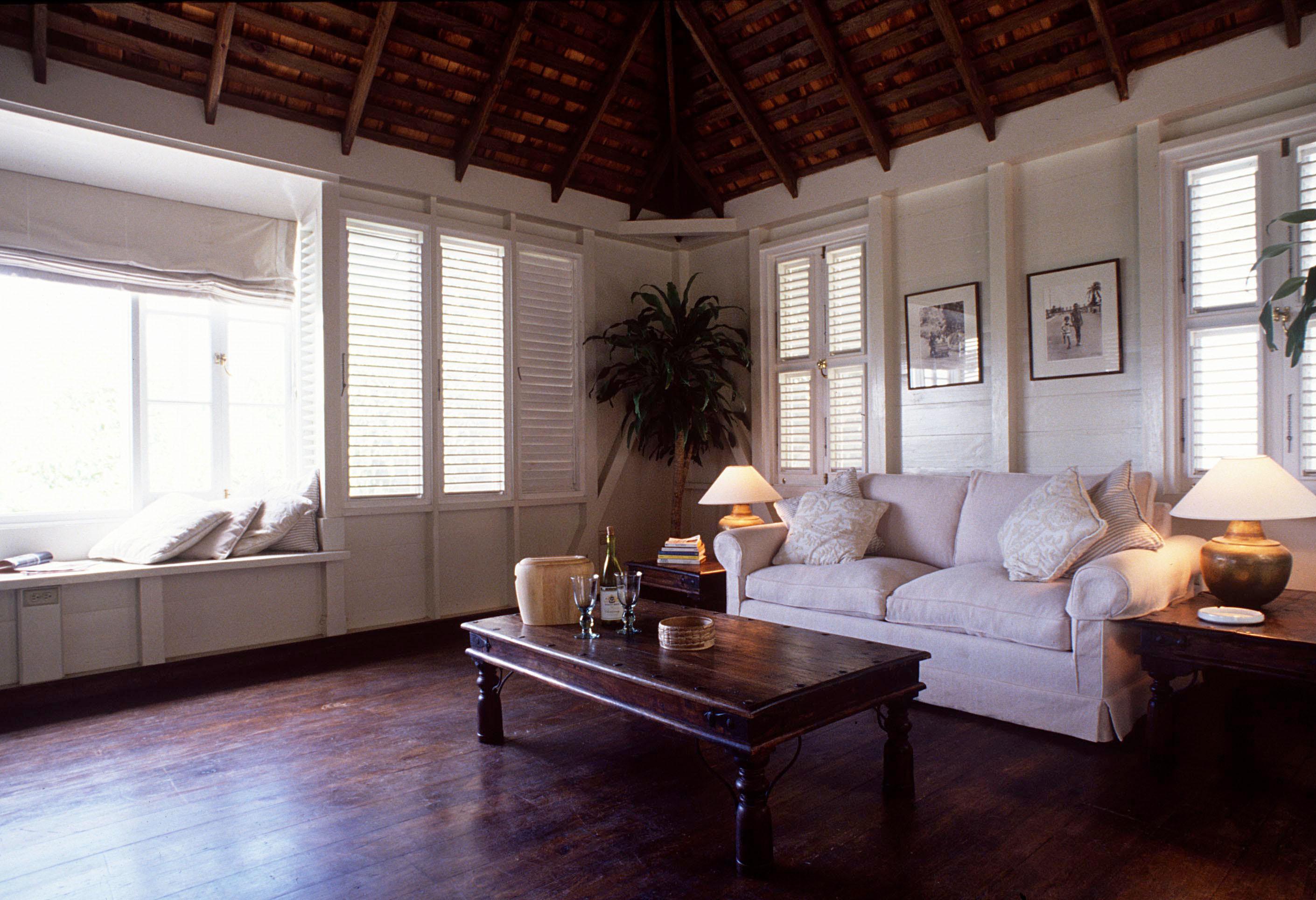 Vista Lobby Strawberry Hill