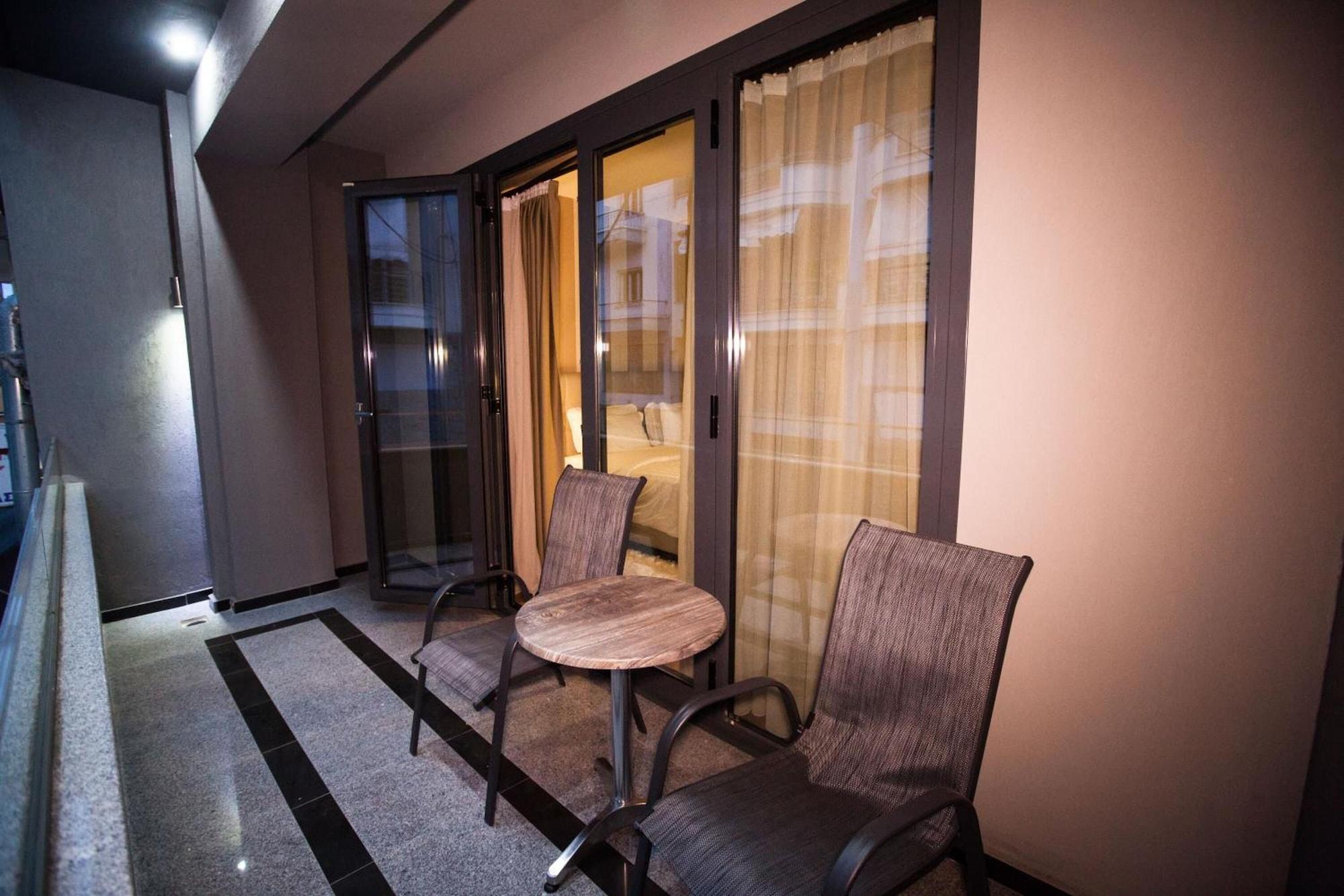 Equipamiento de Habitación Diamond city living