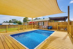 Alquiler Vacacional - Sunny Panama City Escape w/ Pool & Deck!