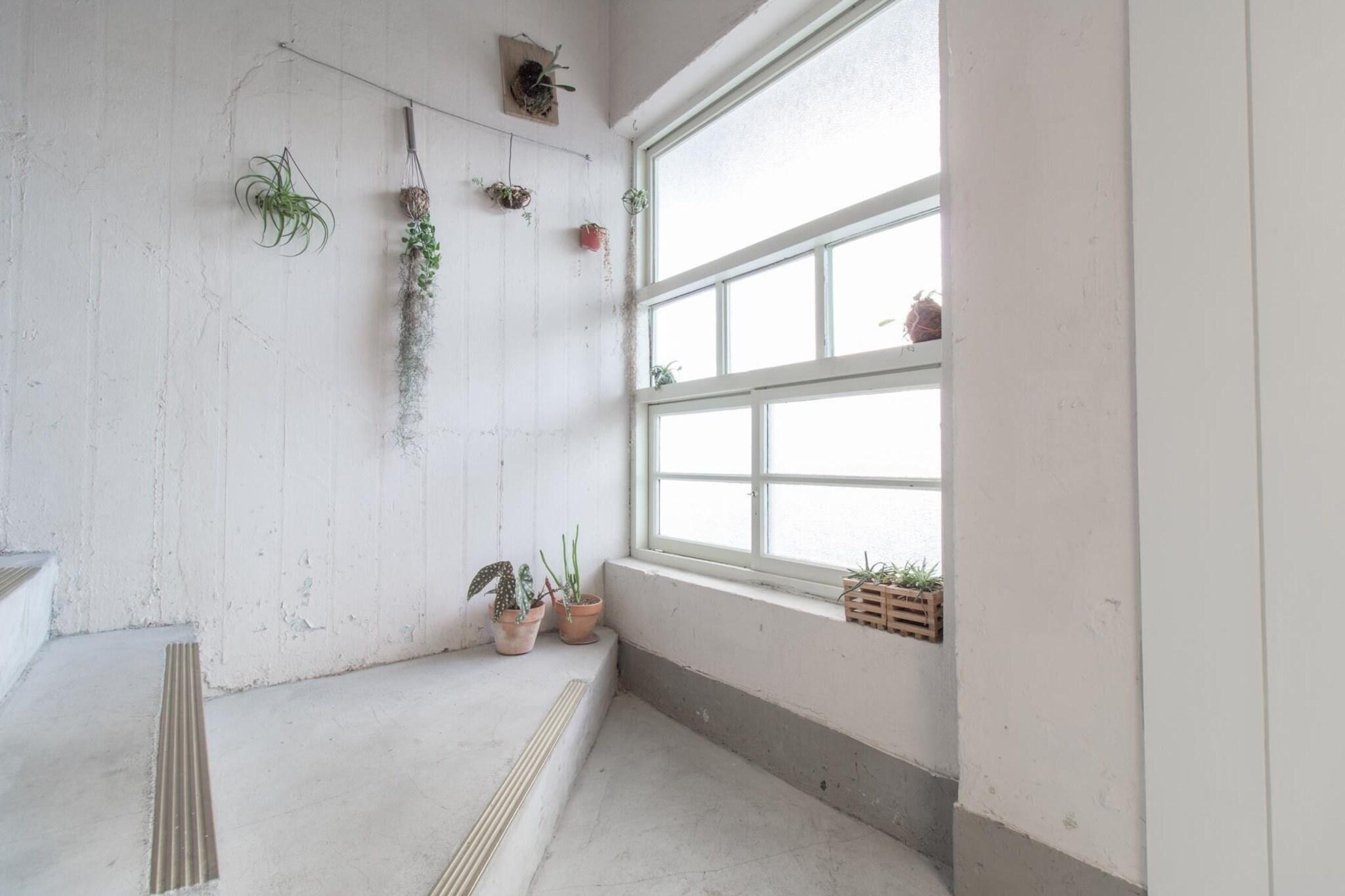 Vista Lobby Hok House