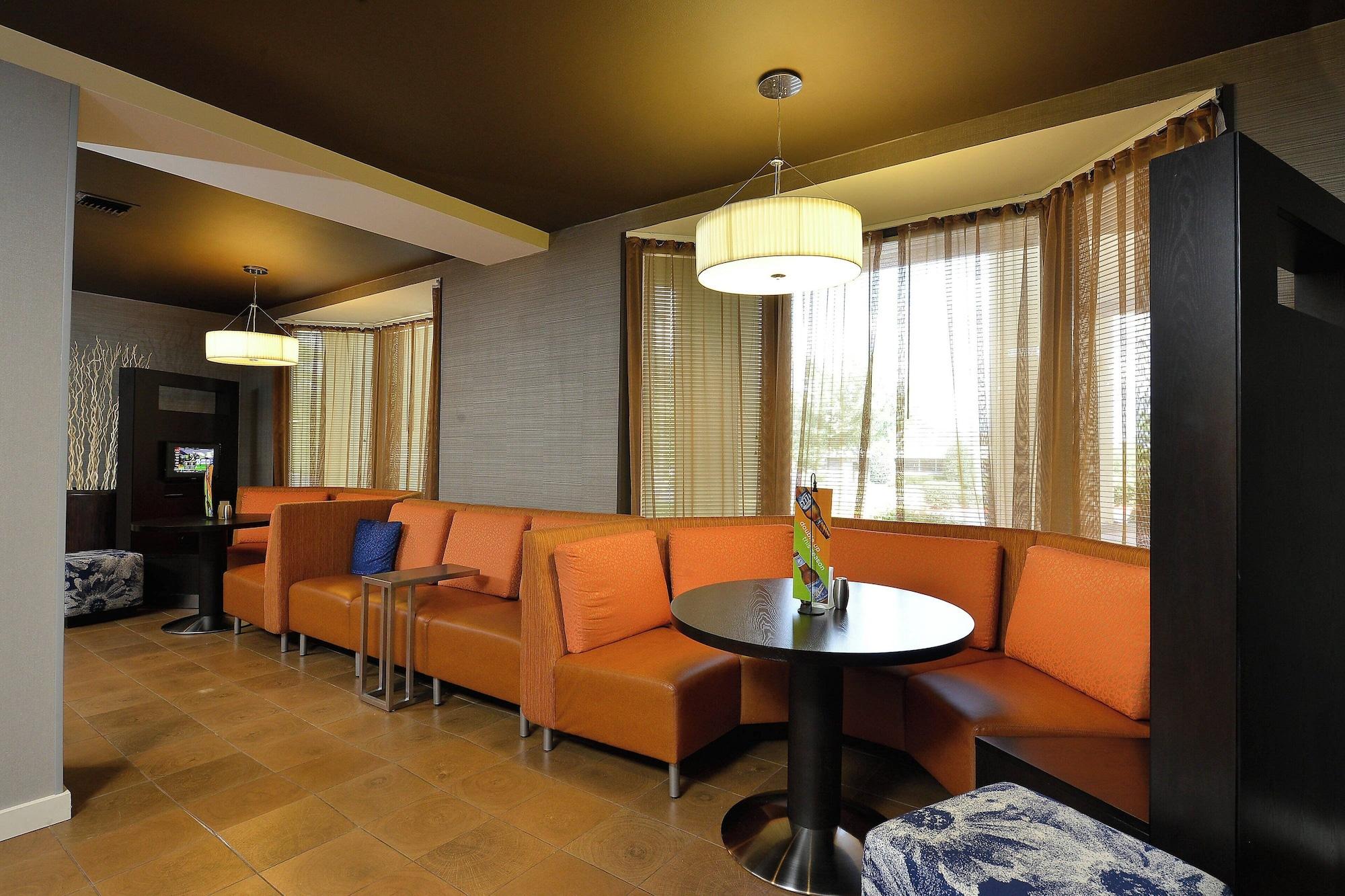 Restaurant Courtyard By Marriott Bentonville