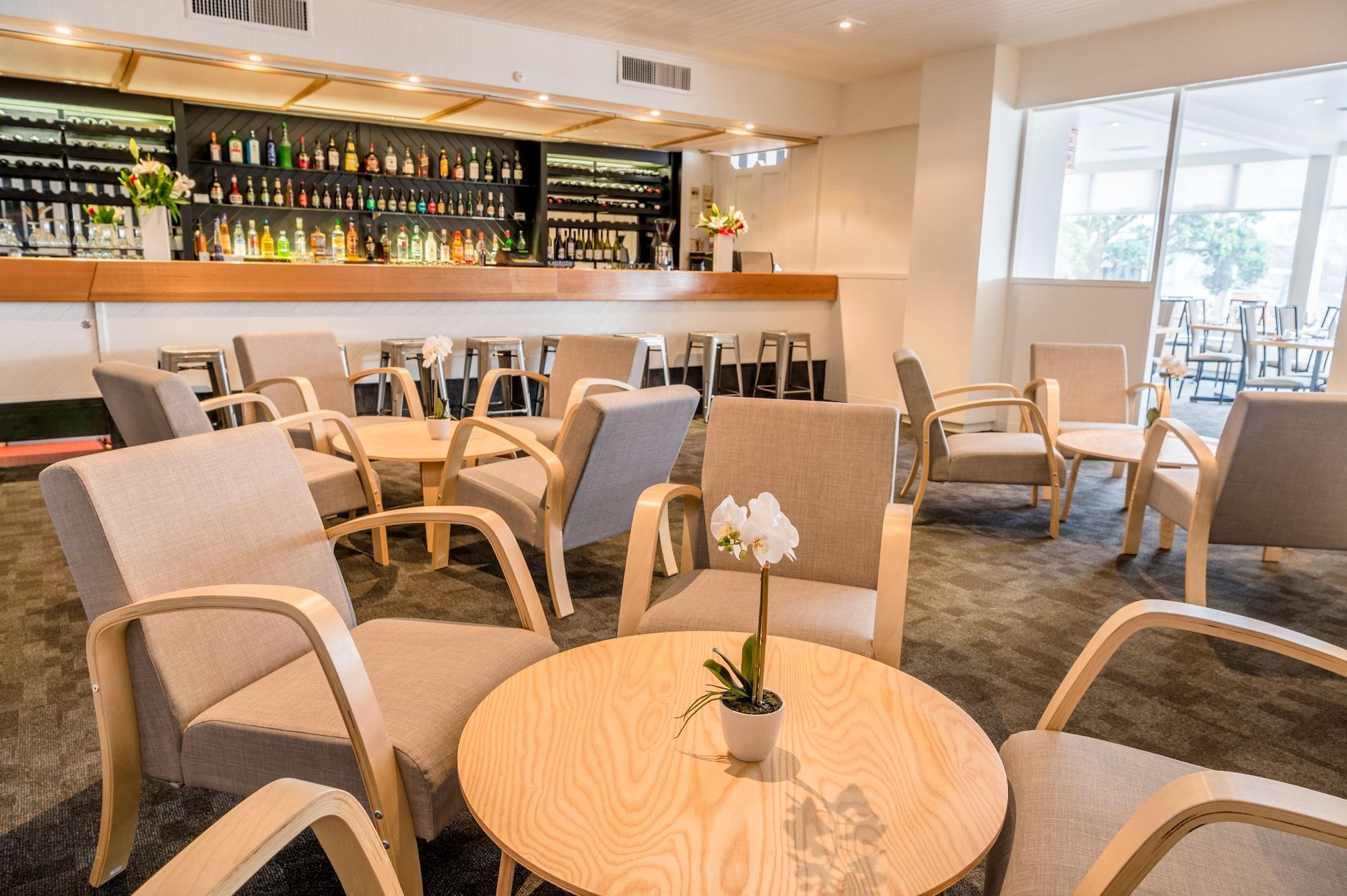 Bar/Salón Bay Plaza Hotel