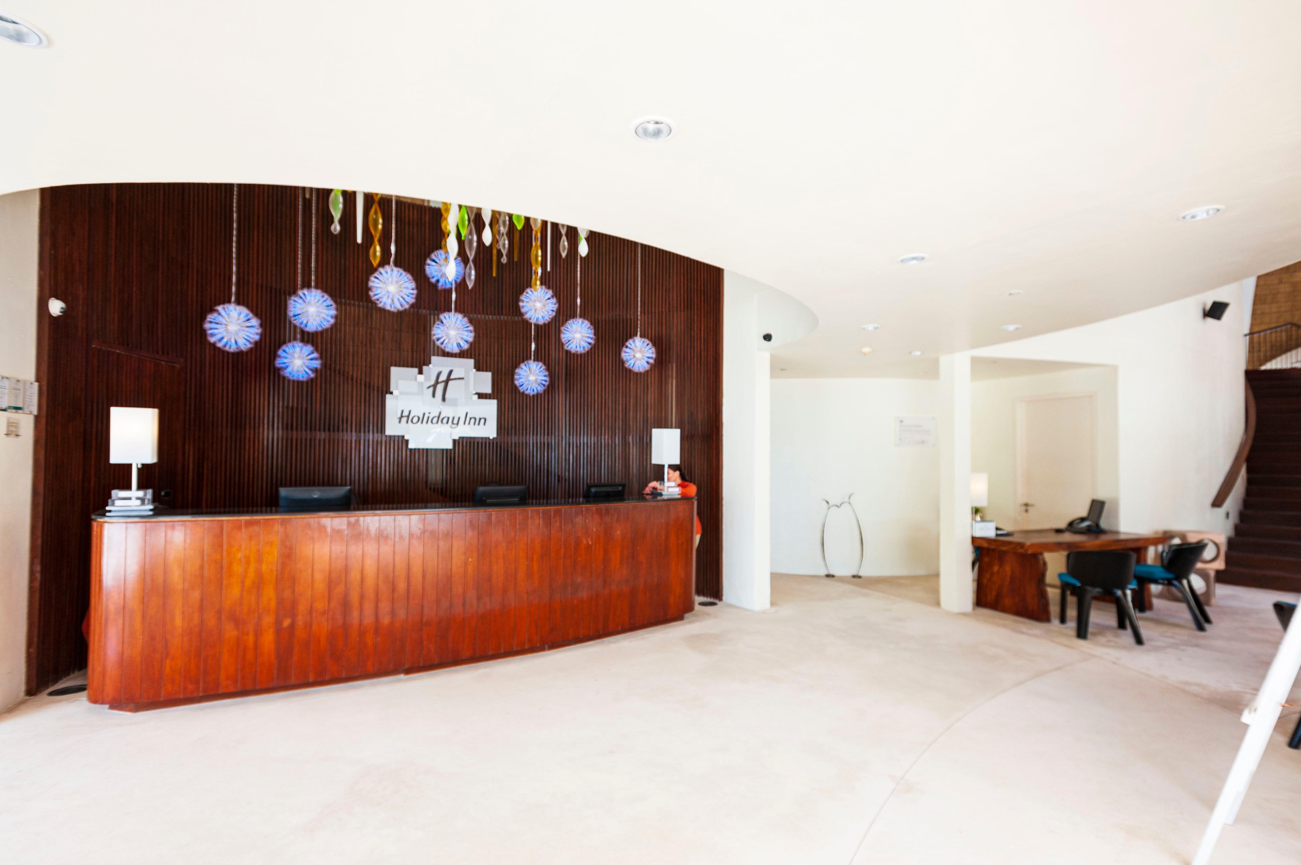 Vista Lobby Holiday Inn Resort Kandooma Maldives by IHG
