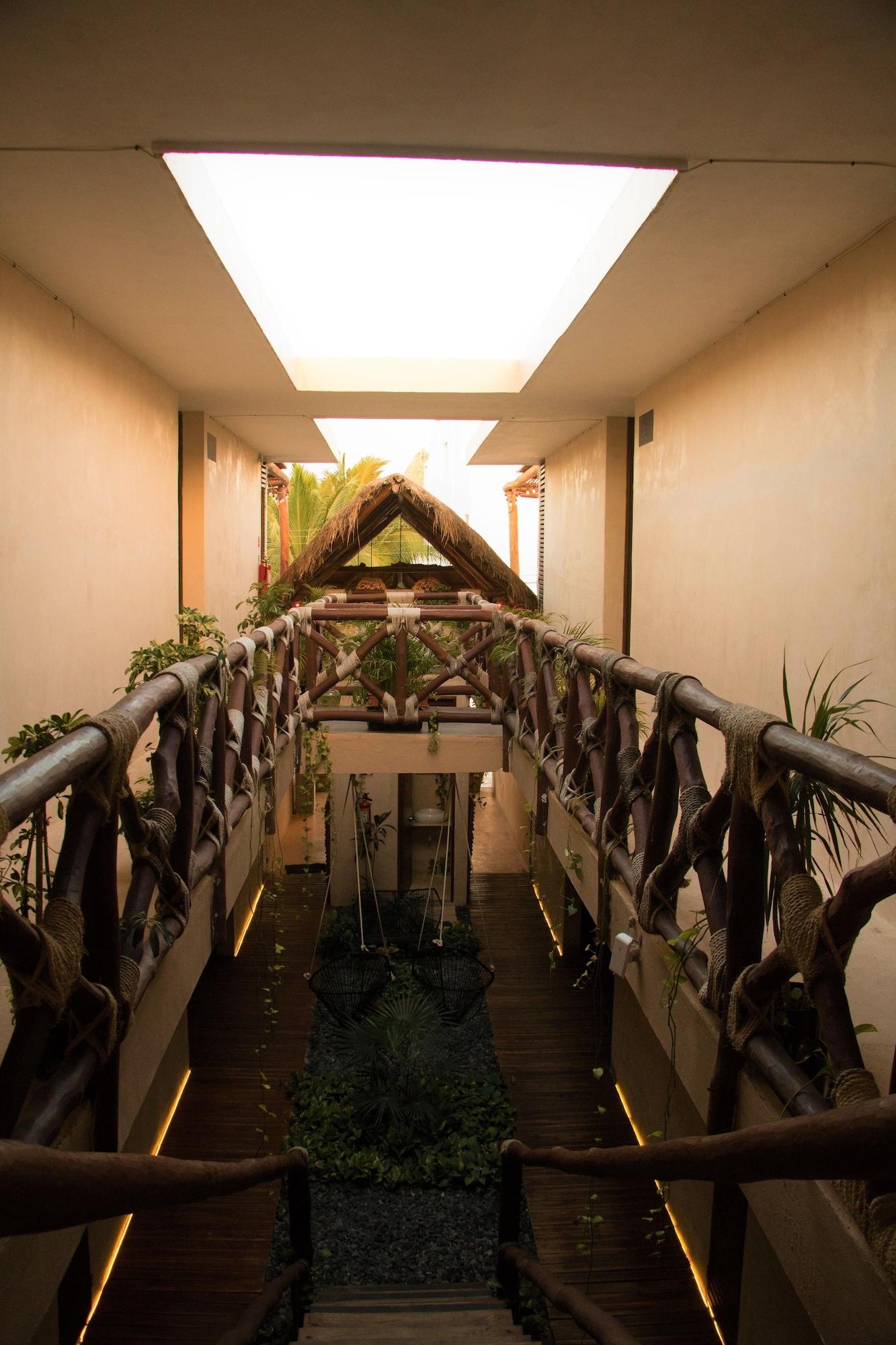 Varios Hotel Grandiosa