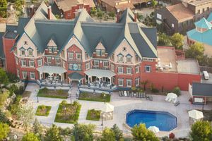 Alojamiento - PortAventura Hotel Lucy's Mansion -Includes unlimited access & Express wristband to PortAventura Park & Ferrari Land