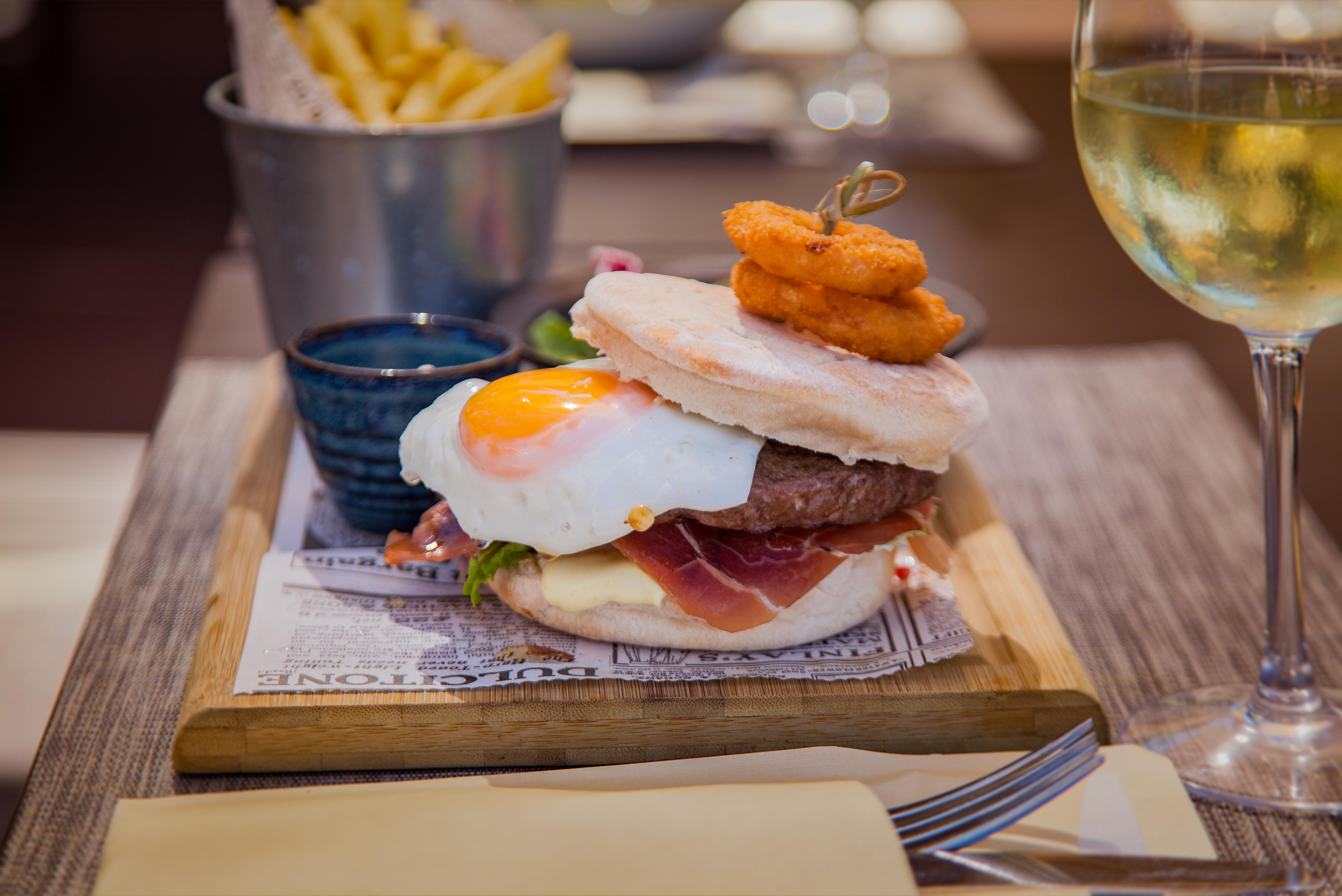 Restaurant Wine & Books by the Sea, Algarve Resort