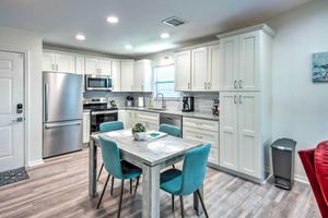 Alquiler Vacacional - 'sunshine Villa' Condo on Golf Resort w/ Porch!