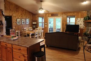 Alquiler Vacacional - Mountain View’s, hot tub, and game room!