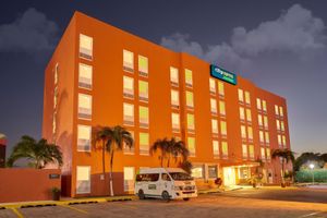 Hoteles Cerca de Plaza Las Américas para Adultos Todo Incluido