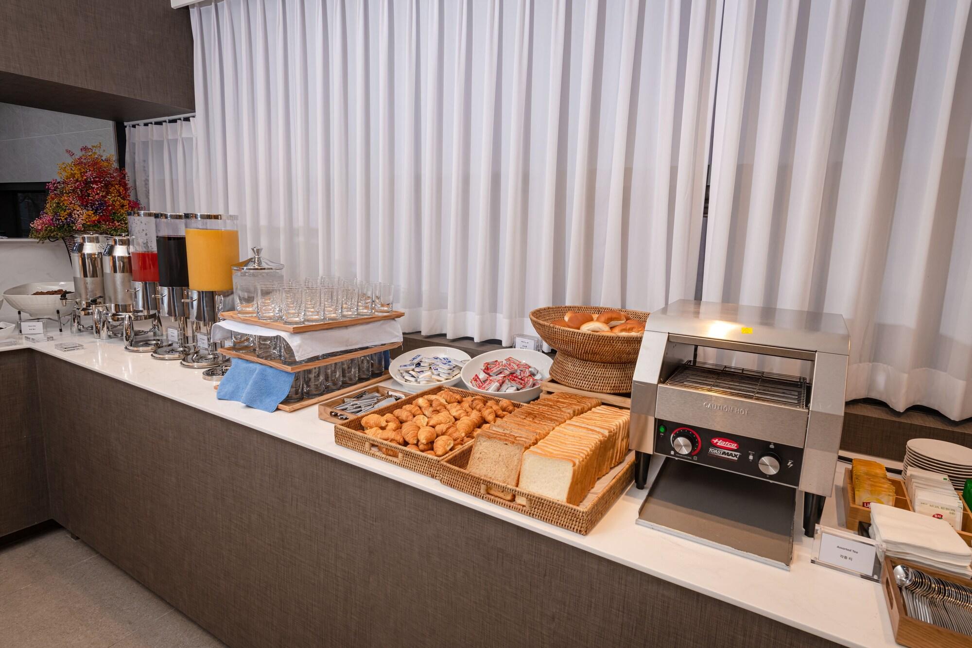 Restaurant Sollago Myeongdong Hotel & Residence