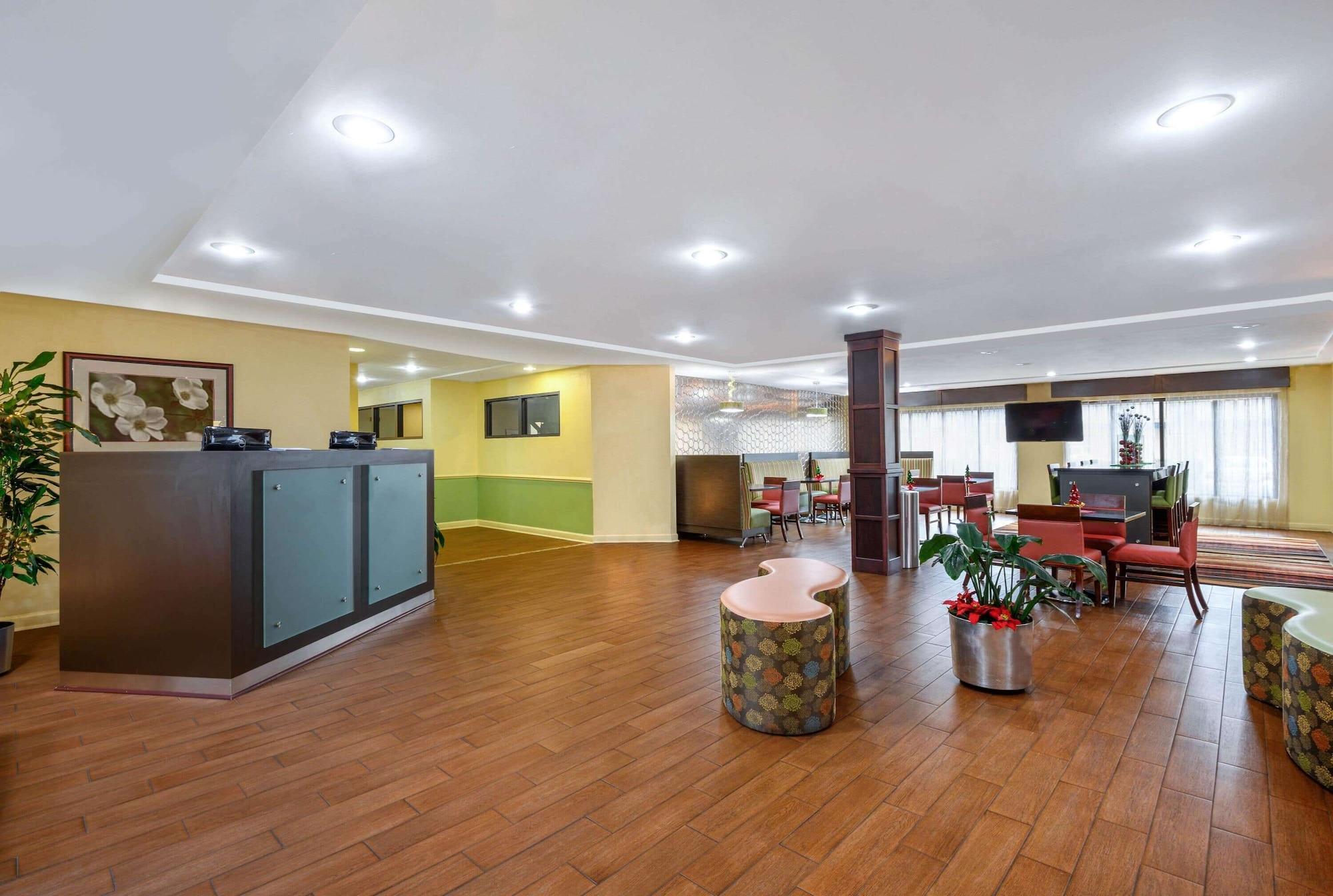 Vista Lobby La Quinta Inn & Suites by Wyndham Florence