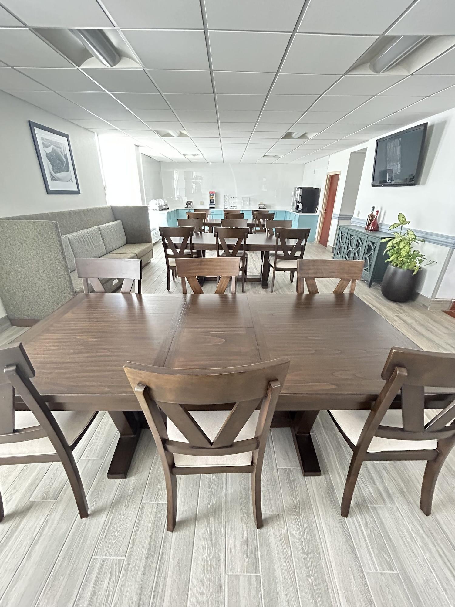 Restaurant Clarion Inn & Suites Grand Rapids Airport