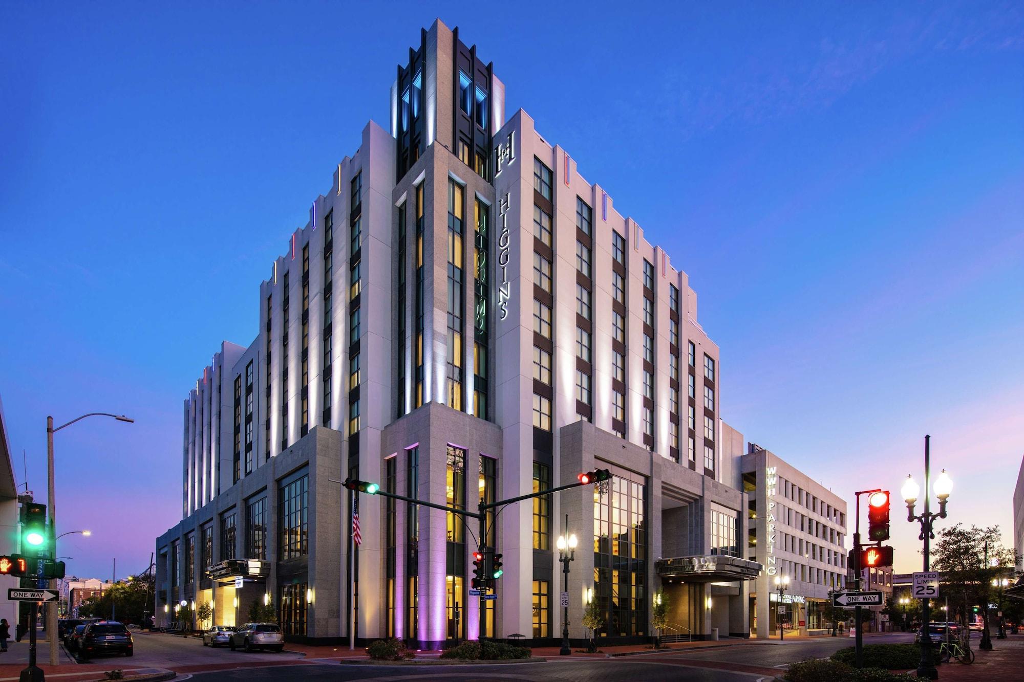 Vista Exterior Higgins Hotel, Official Hotel of The National WWII Museum, Curio Collection by Hilton
