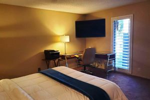 Alquiler Vacacional - Private Master bedroom in large condo with GREAT LOCATION