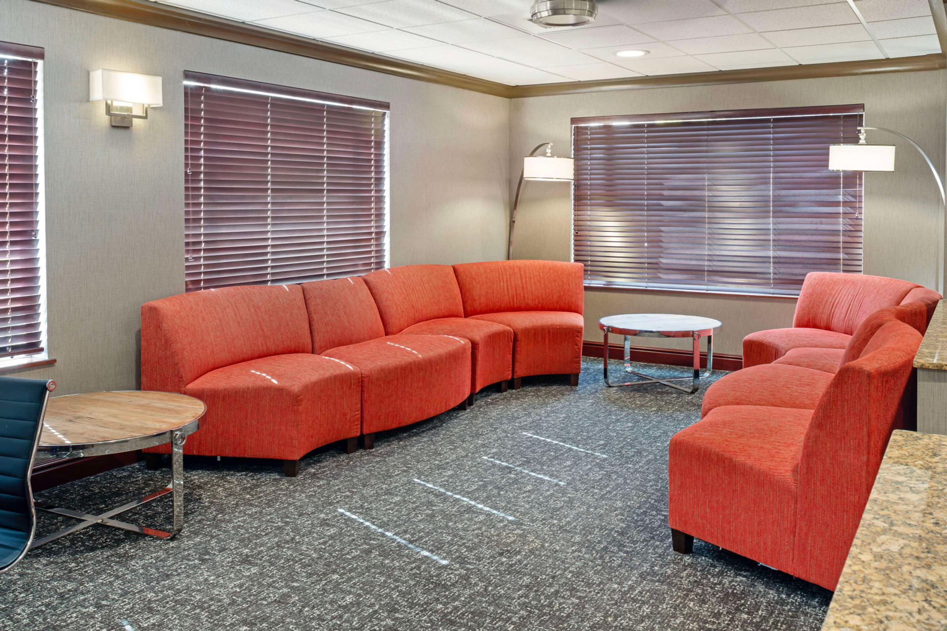 Vista Lobby Best Western Cascade Inn & Suites