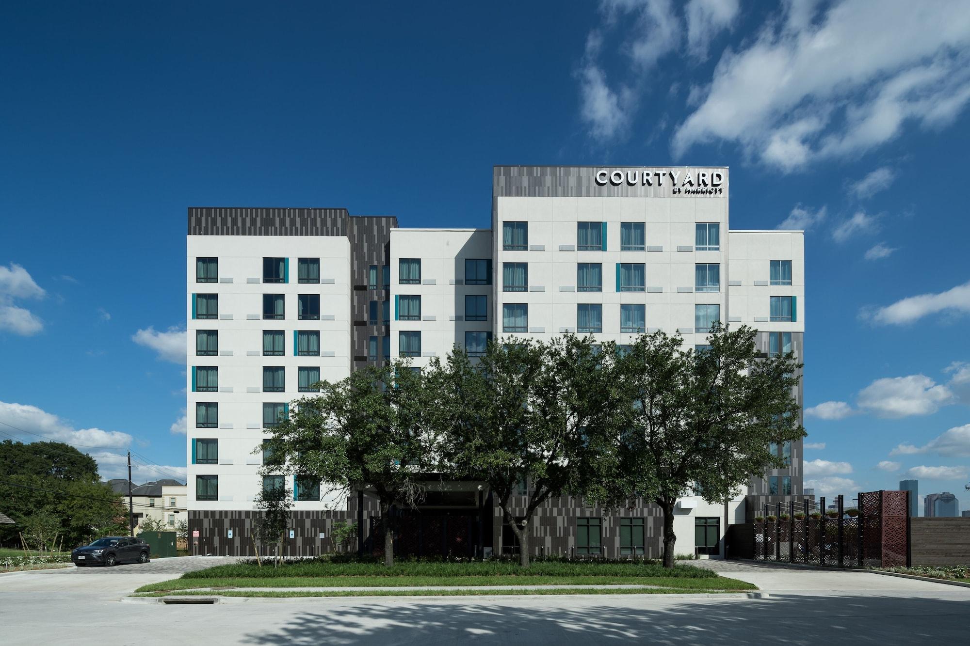 Vista Exterior Courtyard by Marriott Houston Heights/I-10