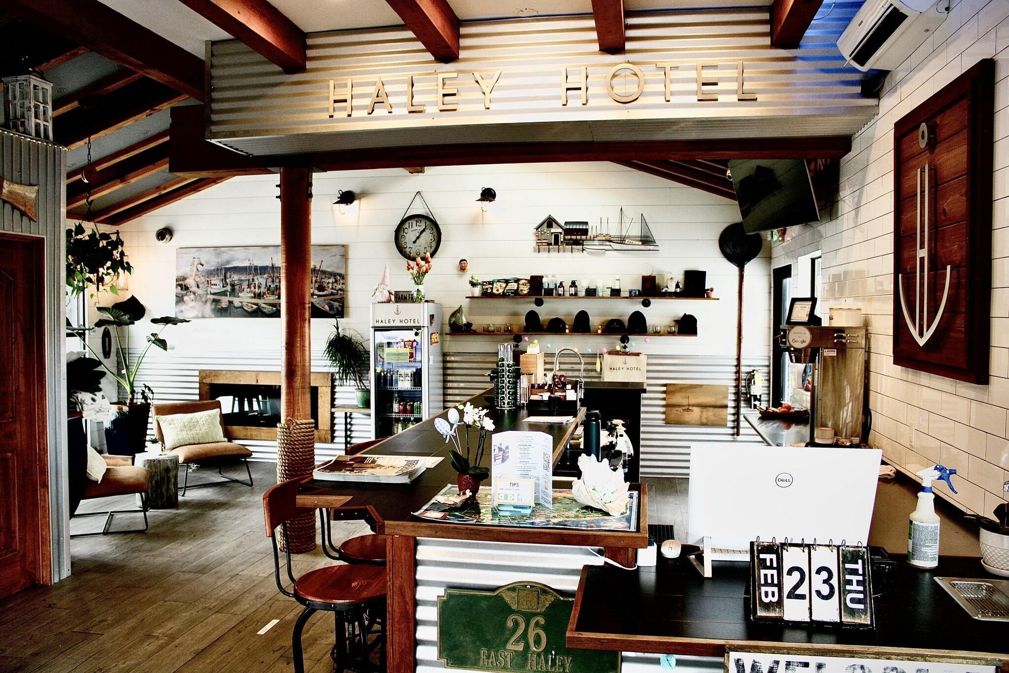 Bar/Salón Haley Hotel