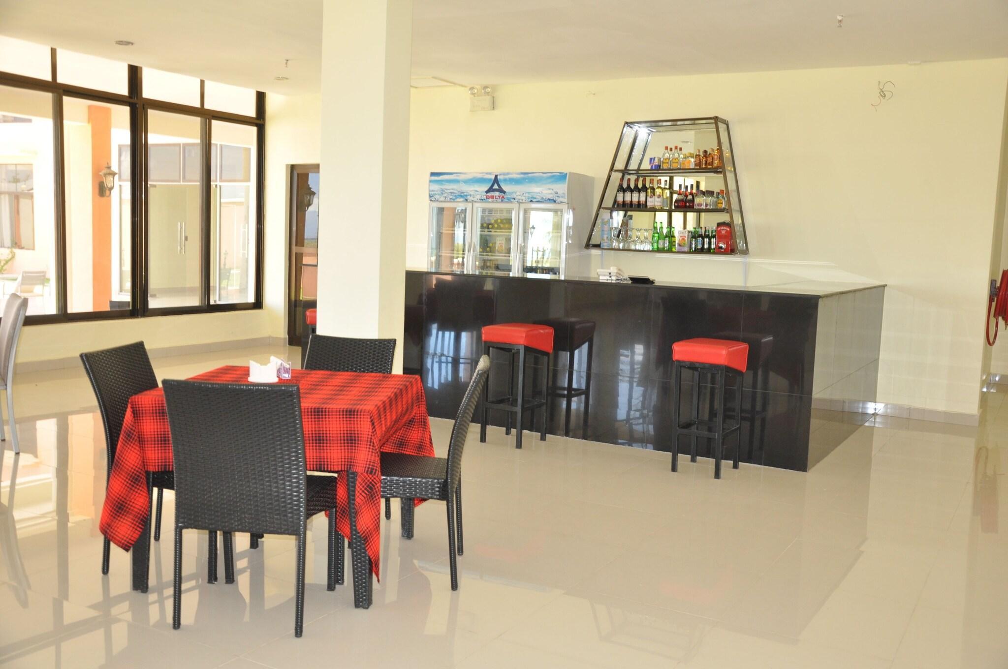 Bar/Salón Luwa Evergreen Hotel